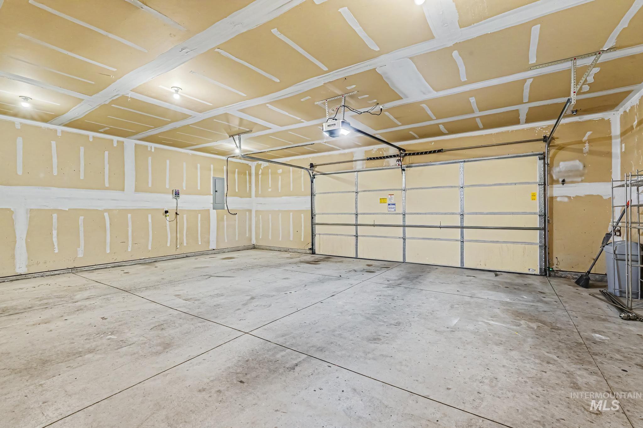 16942 N Darmady Loop Property Photo 14