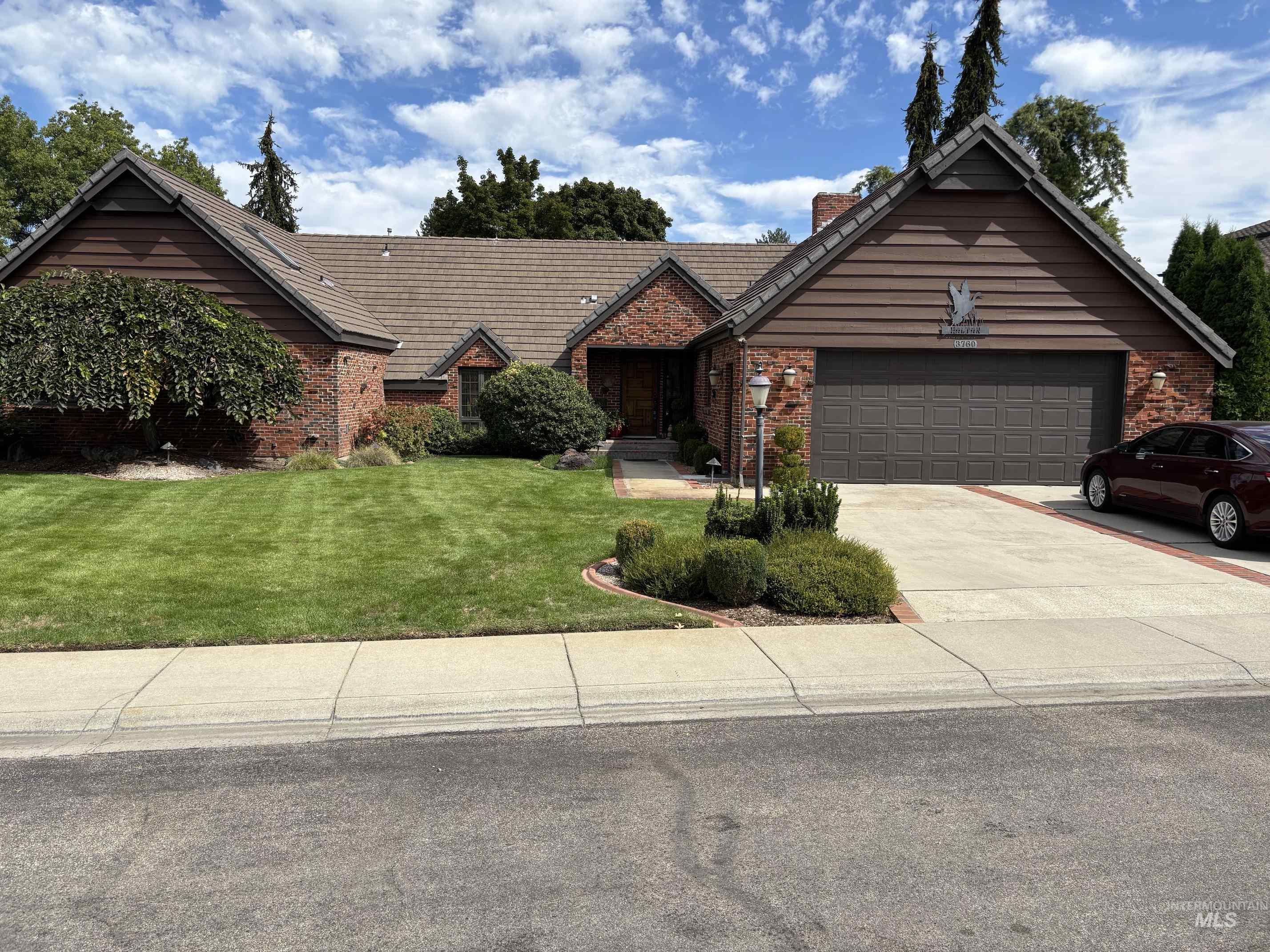 3760 N Gramarcy Property Photo