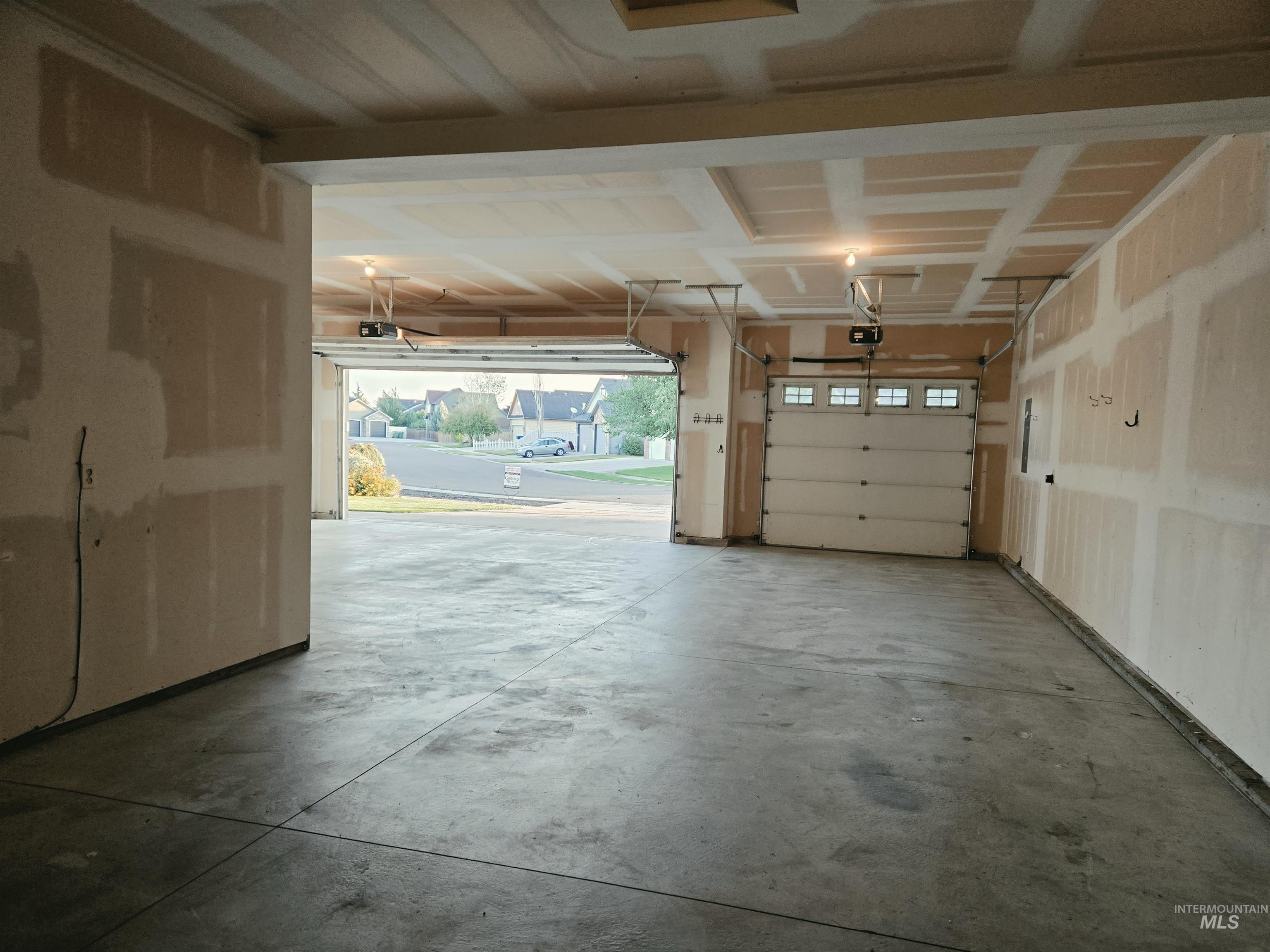 296 Sycamore St Property Photo 5