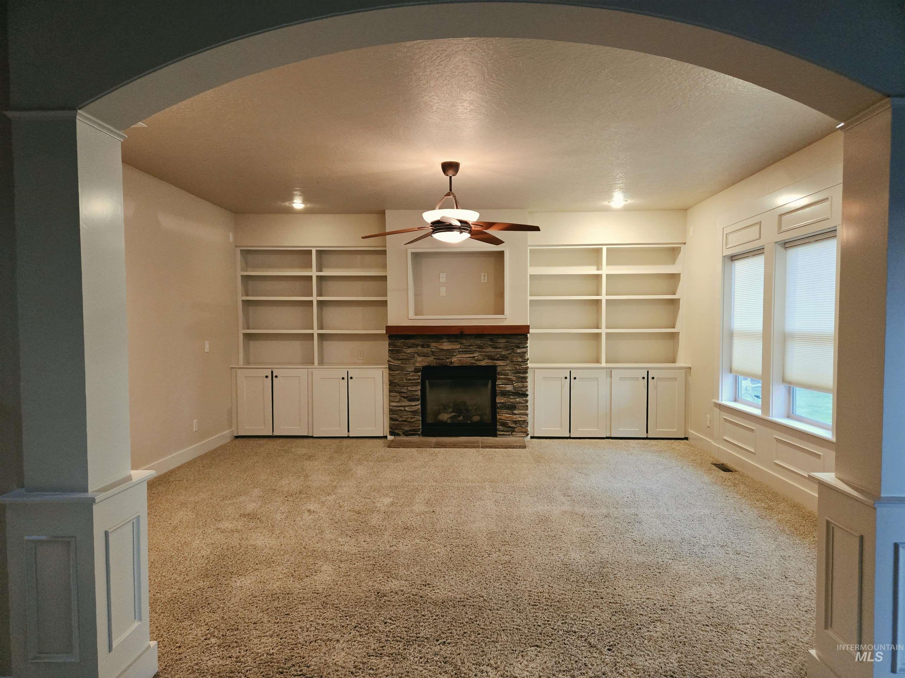 296 Sycamore St Property Photo 8