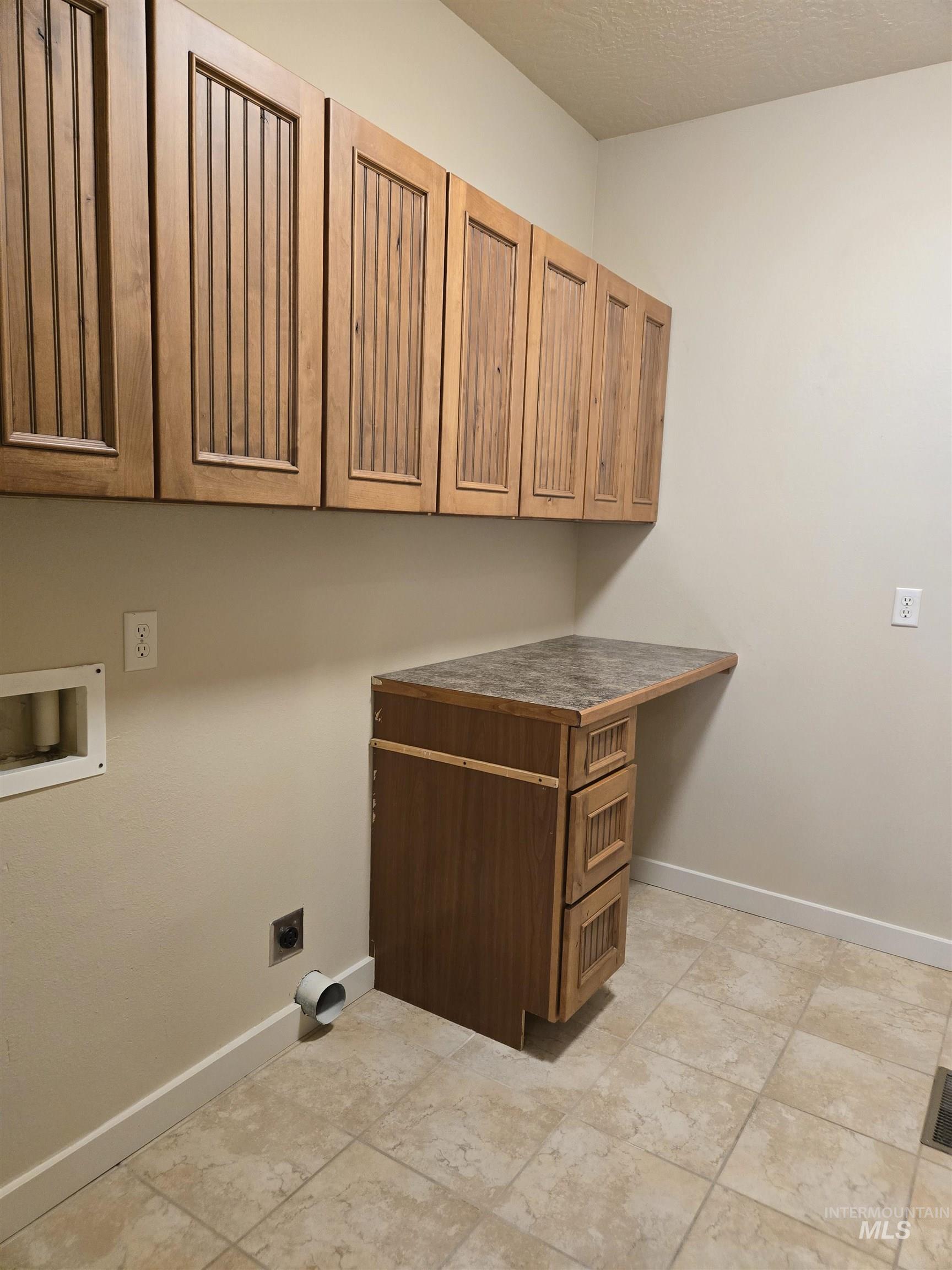 296 Sycamore St Property Photo 26