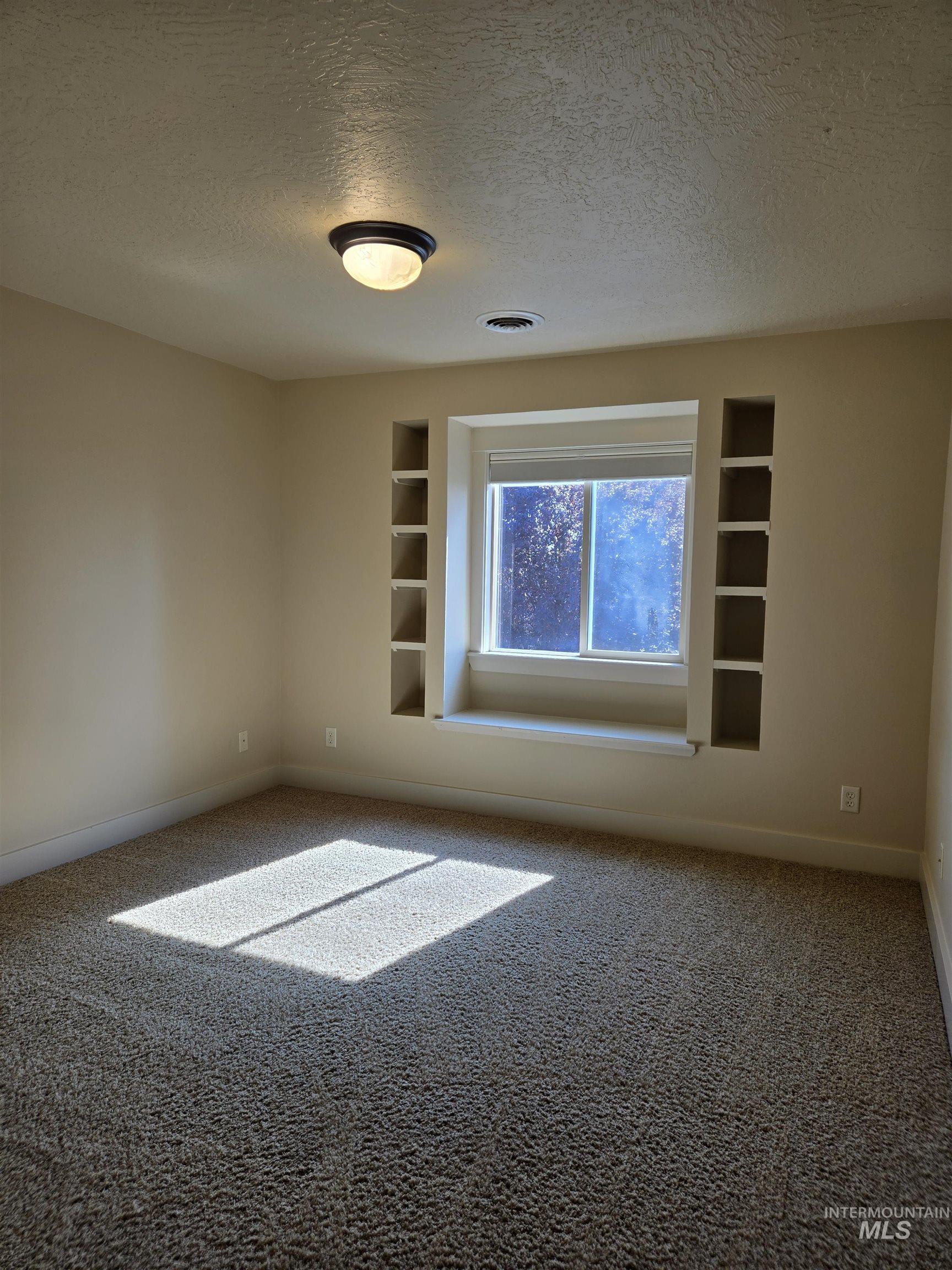 296 Sycamore St Property Photo 34