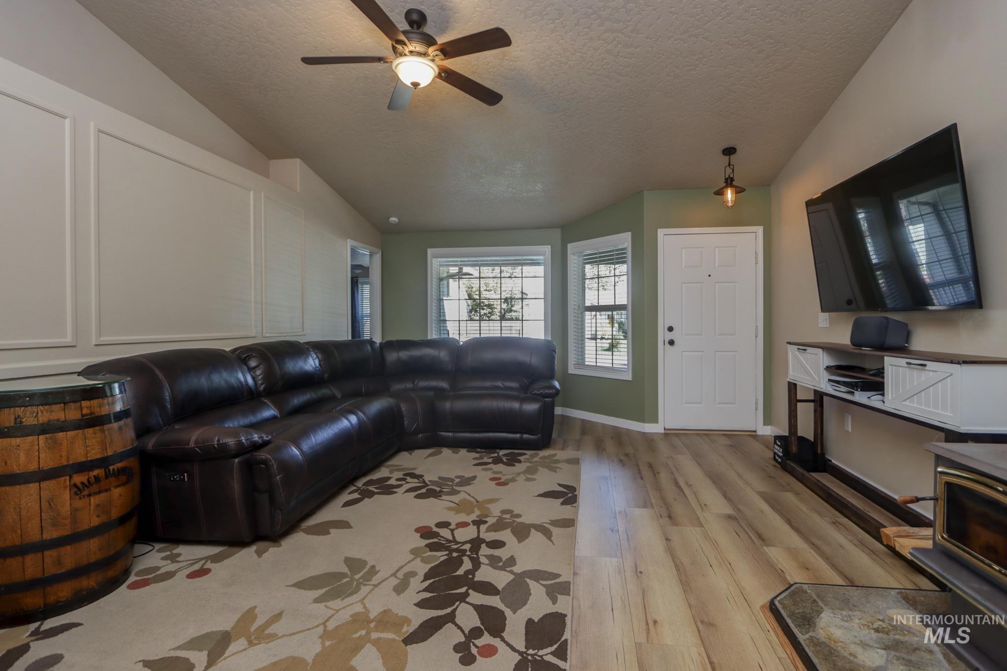 985 W Greenhead St Property Photo 7