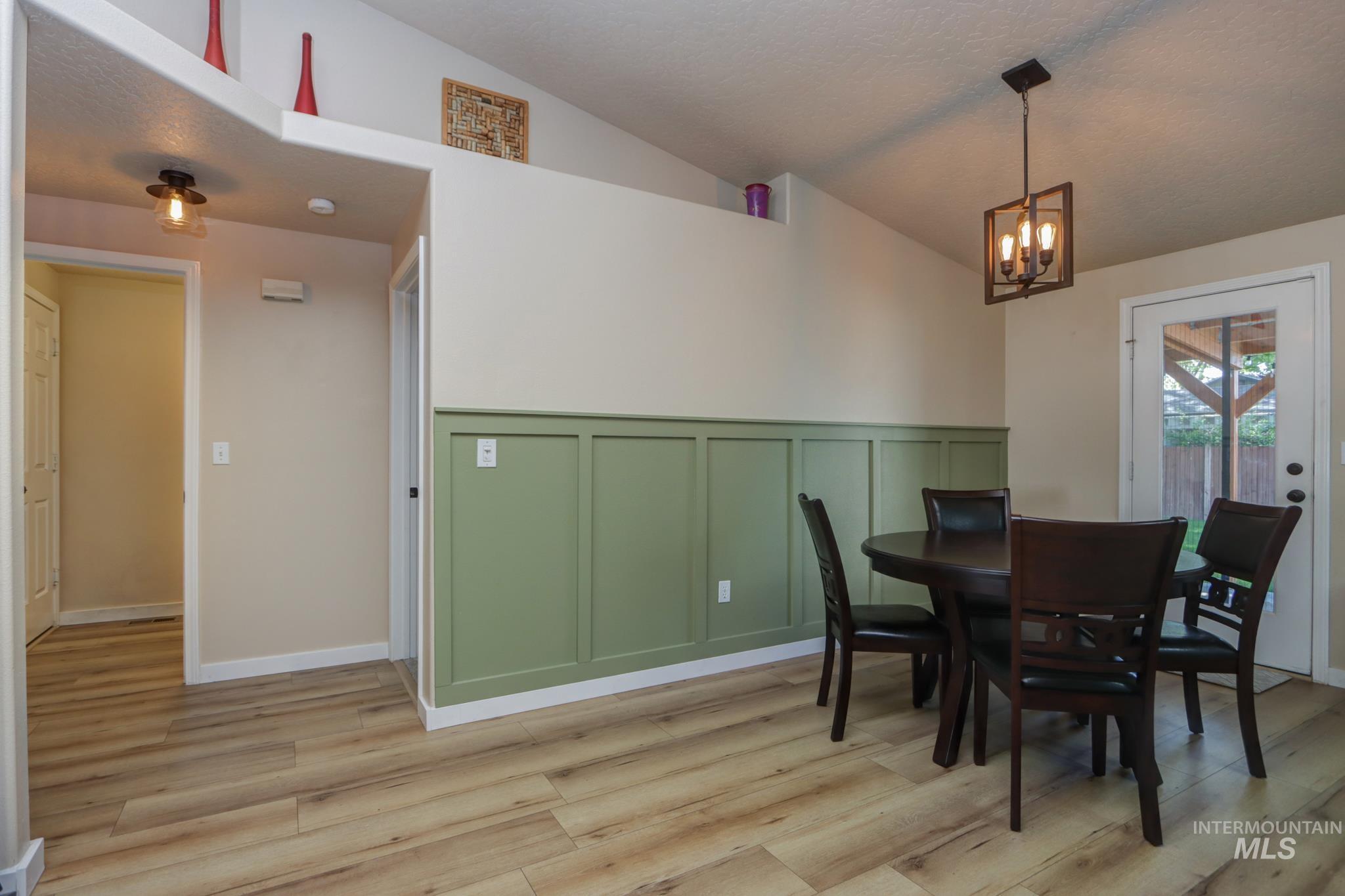 985 W Greenhead St Property Photo 11