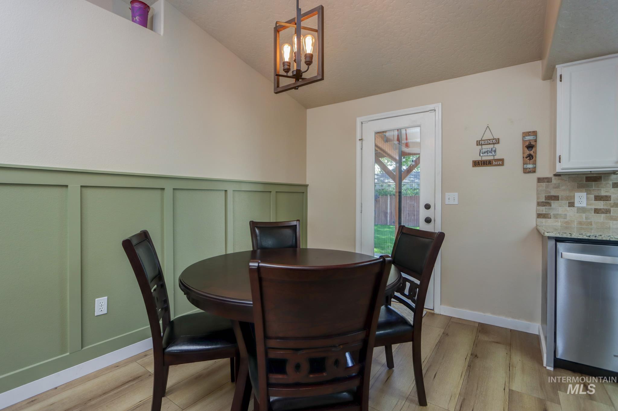 985 W Greenhead St Property Photo 12
