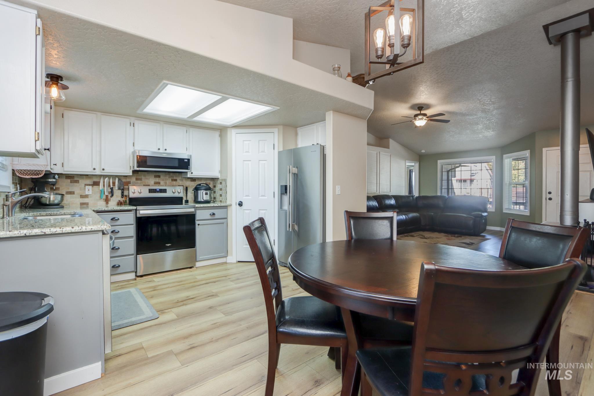 985 W Greenhead St Property Photo 14