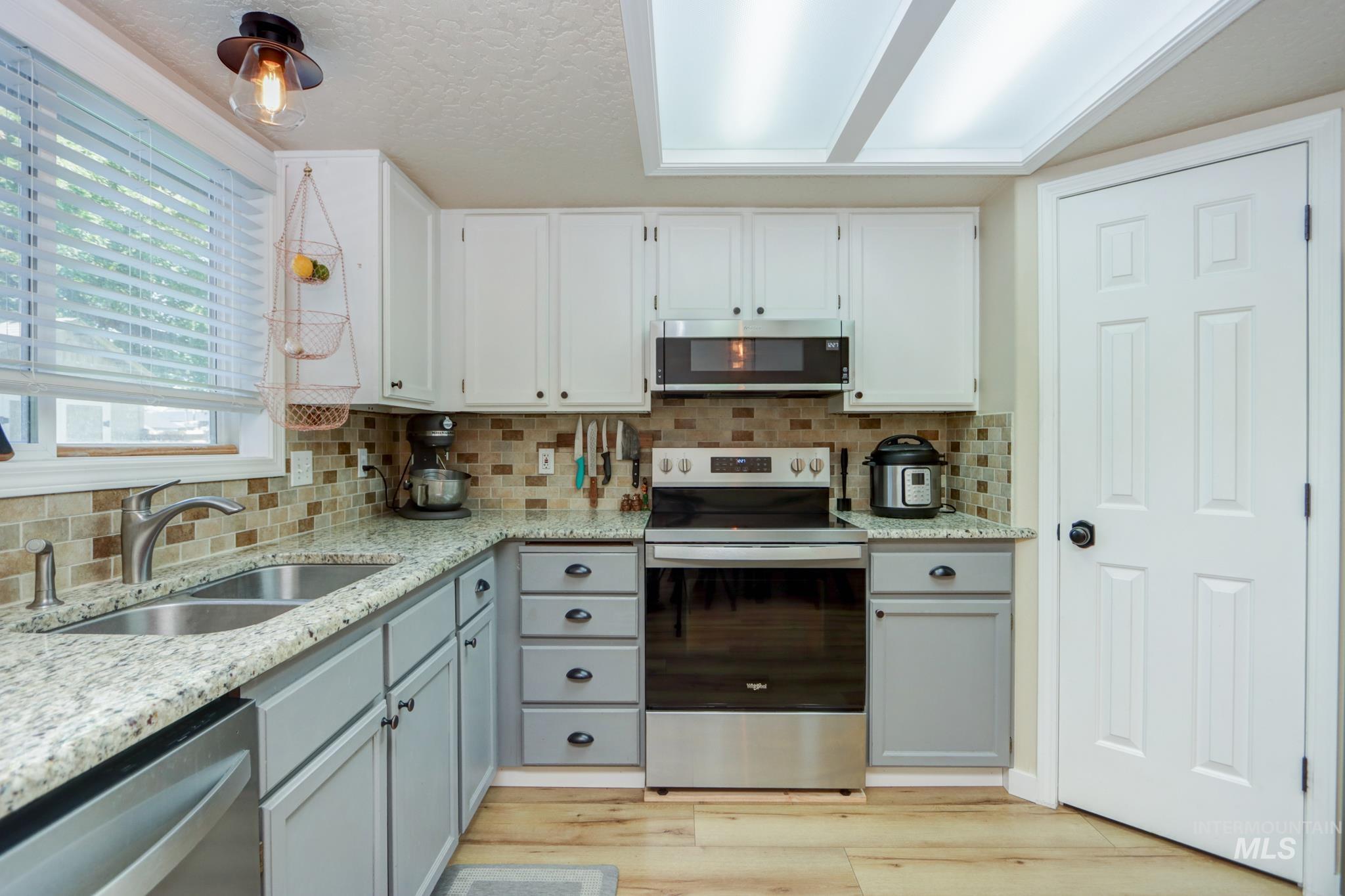 985 W Greenhead St Property Photo 18