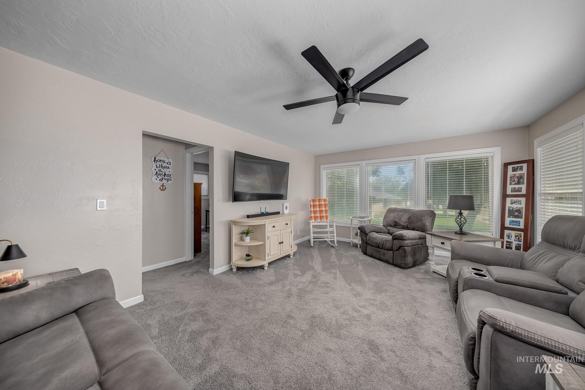 1501 Horning Way Property Photo 4