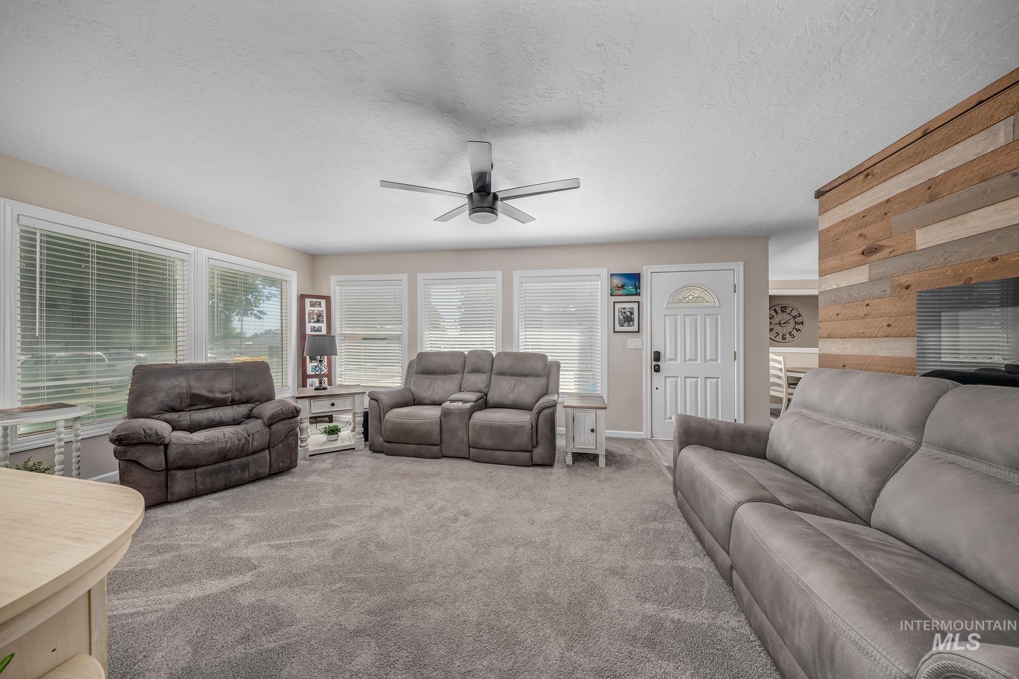 1501 Horning Way Property Photo 5