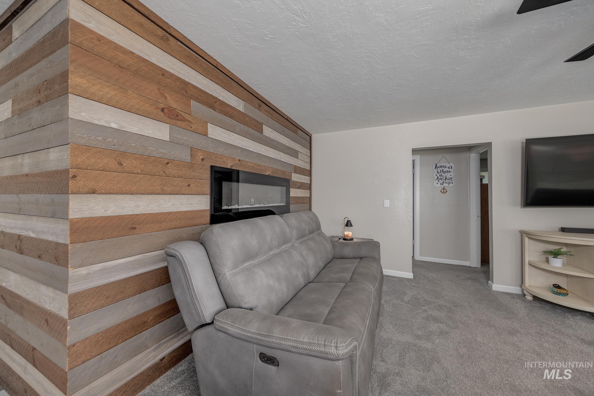 1501 Horning Way Property Photo 6