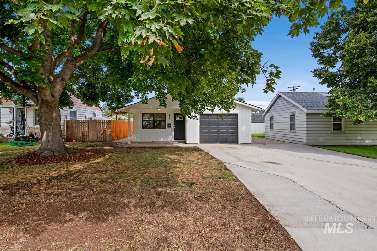 208 Young Ave. Property Photo 3