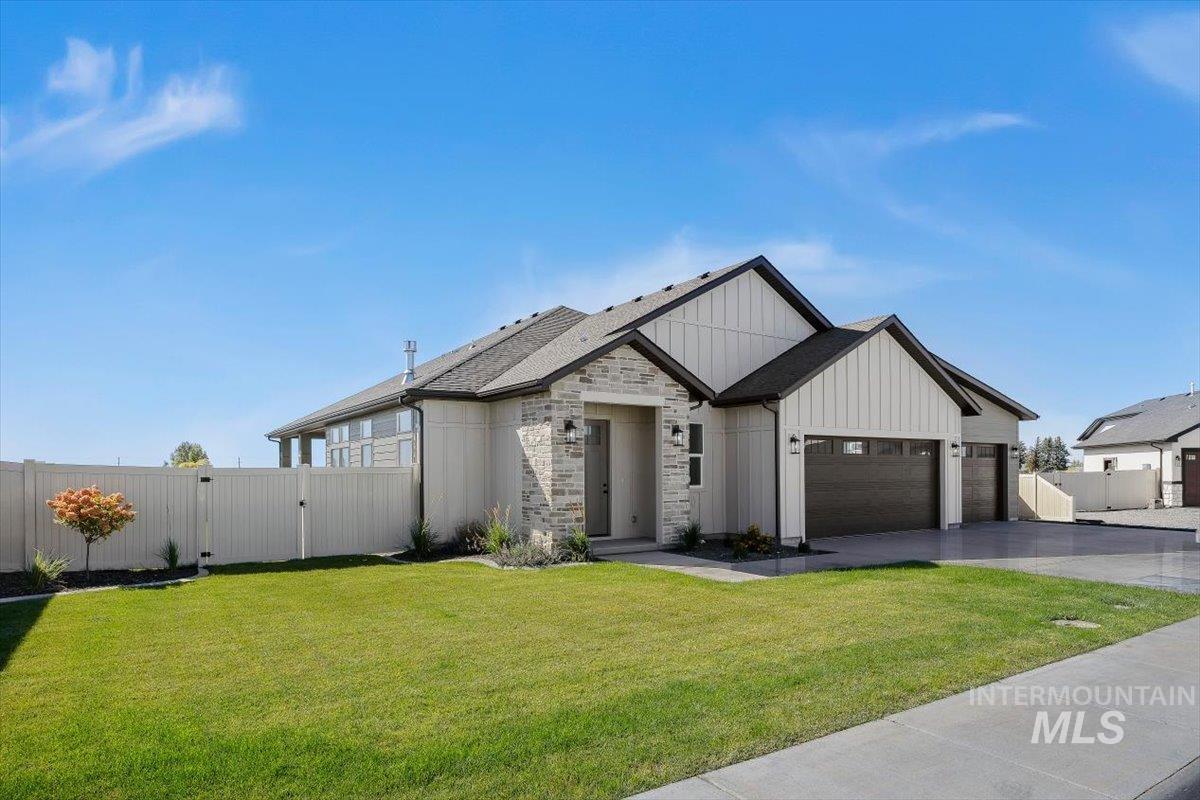 563 Moonstone Rd Property Photo 1