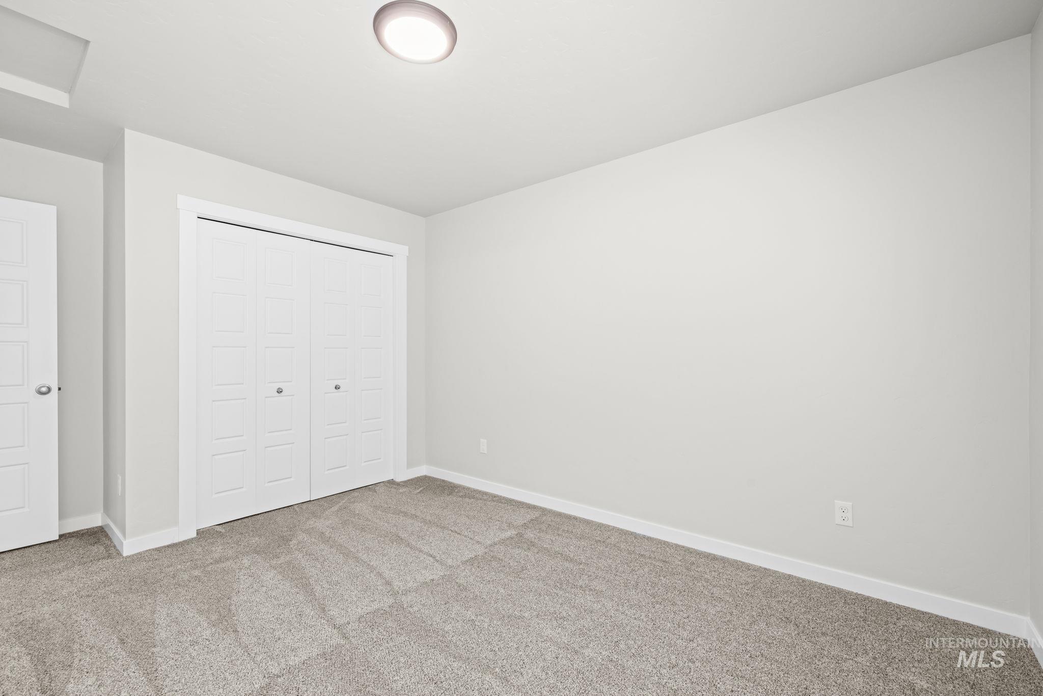 5634 S Memory Ave Property Photo 25