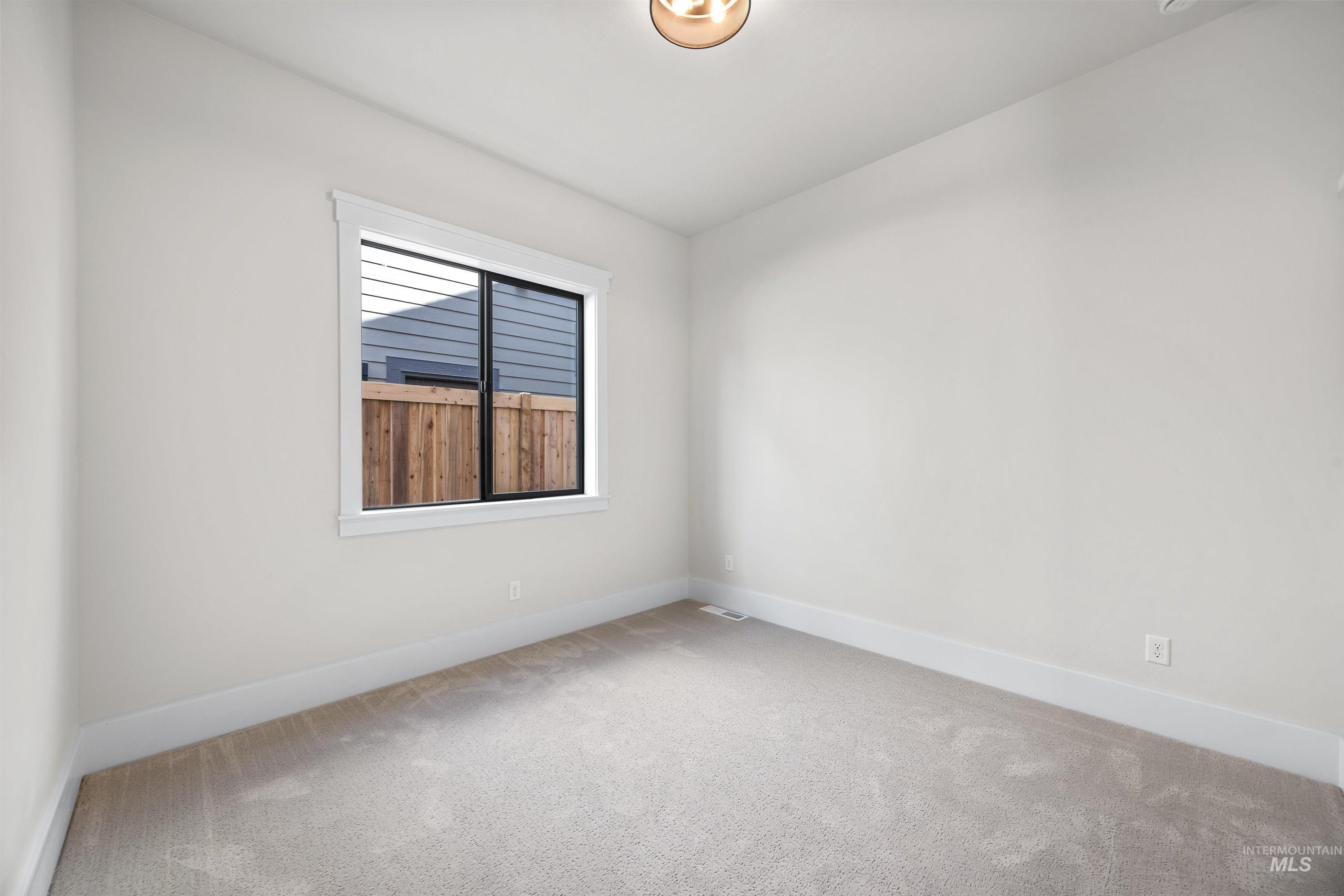 5940 S Pinpoint Way Property Photo 7