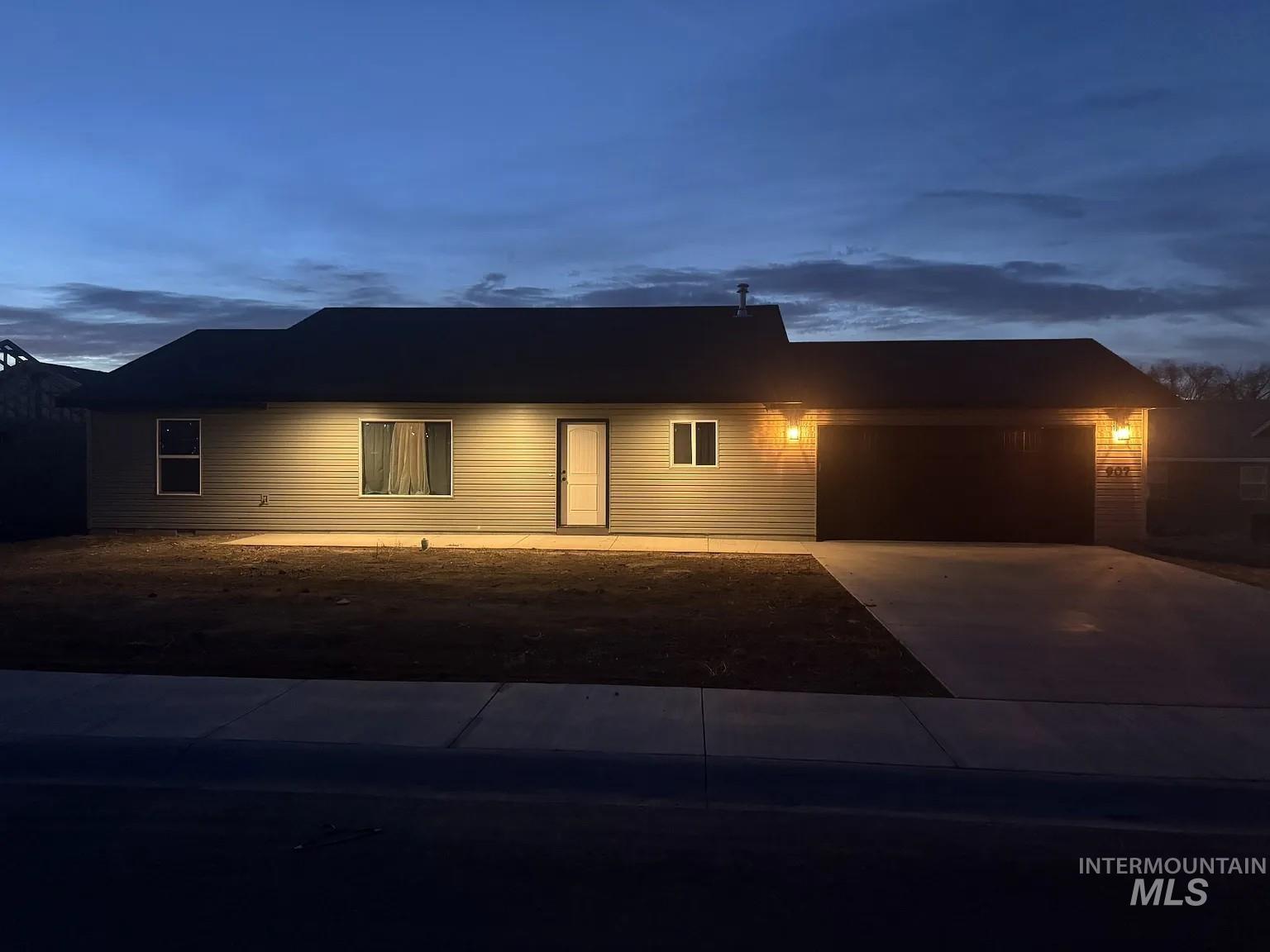 907 Date Property Photo 1