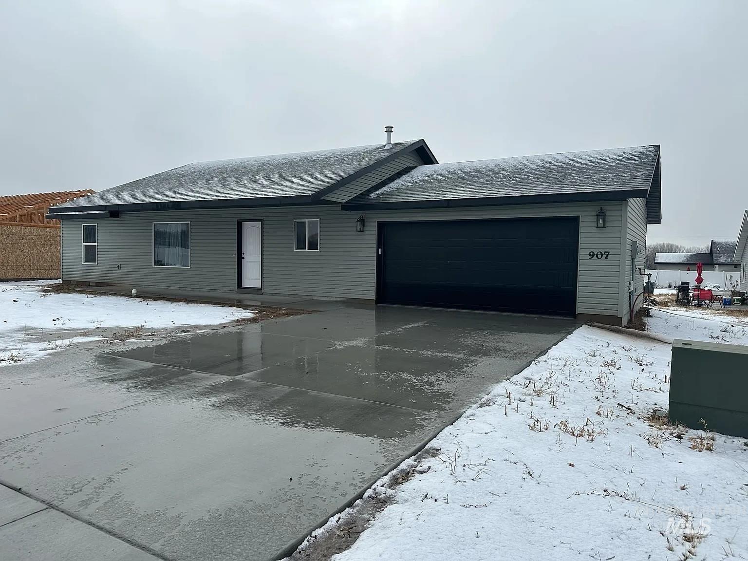 907 Date Property Photo 2