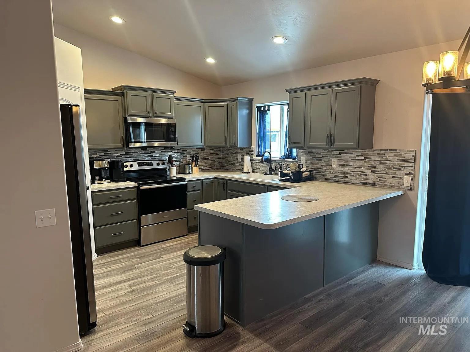 907 Date Property Photo 3