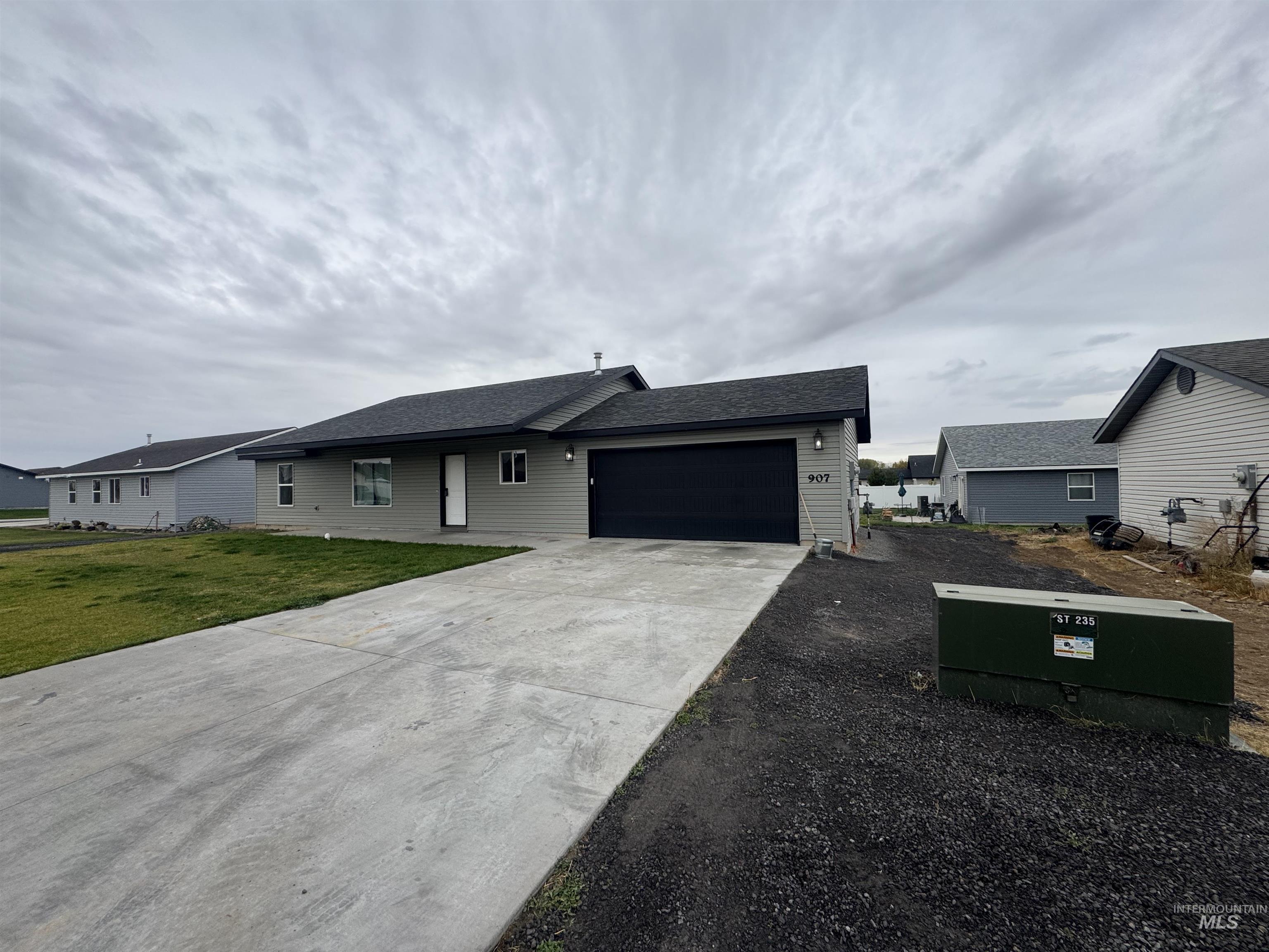 907 Date Property Photo 3