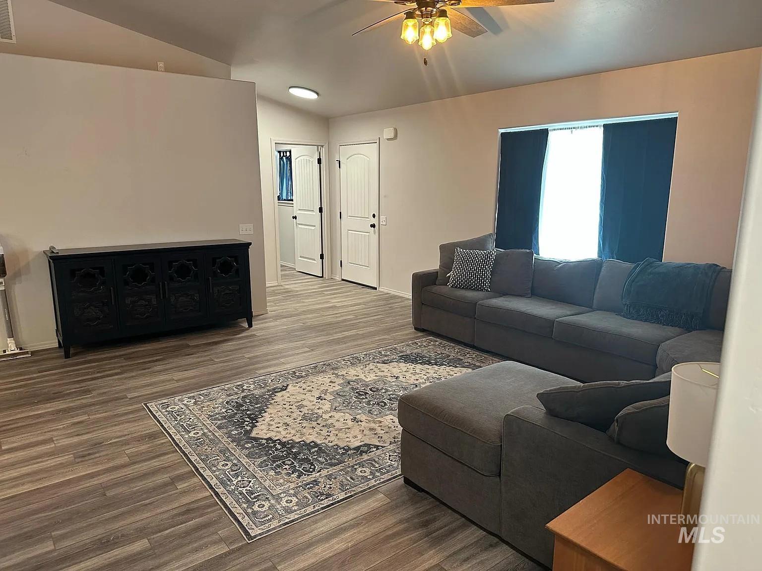 907 Date Property Photo 4
