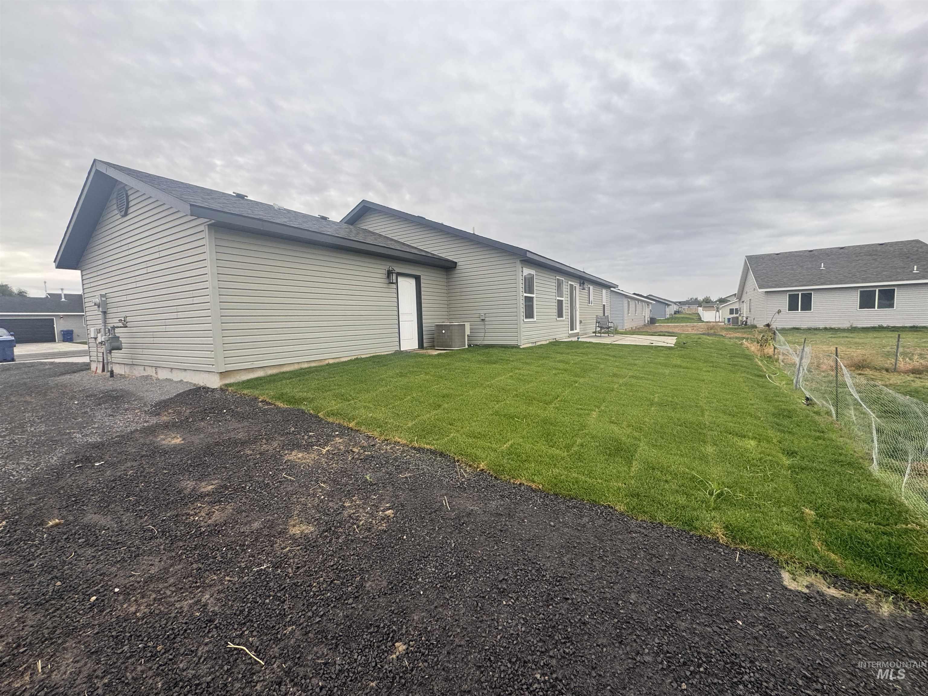 907 Date Property Photo 13