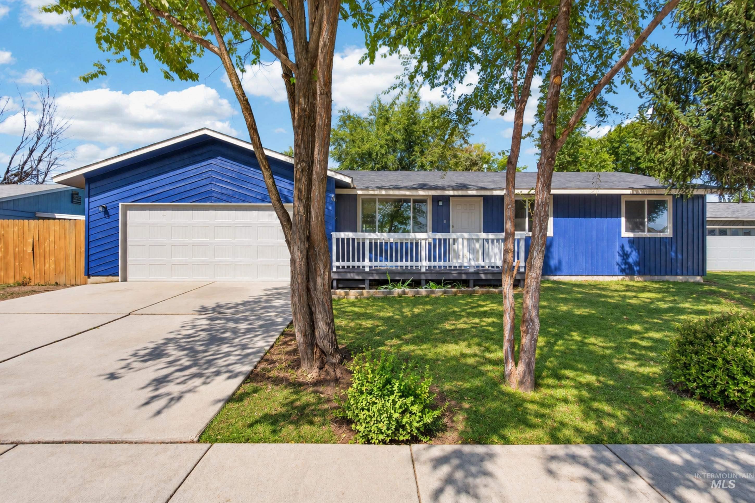 11856 W Race St Property Photo 2