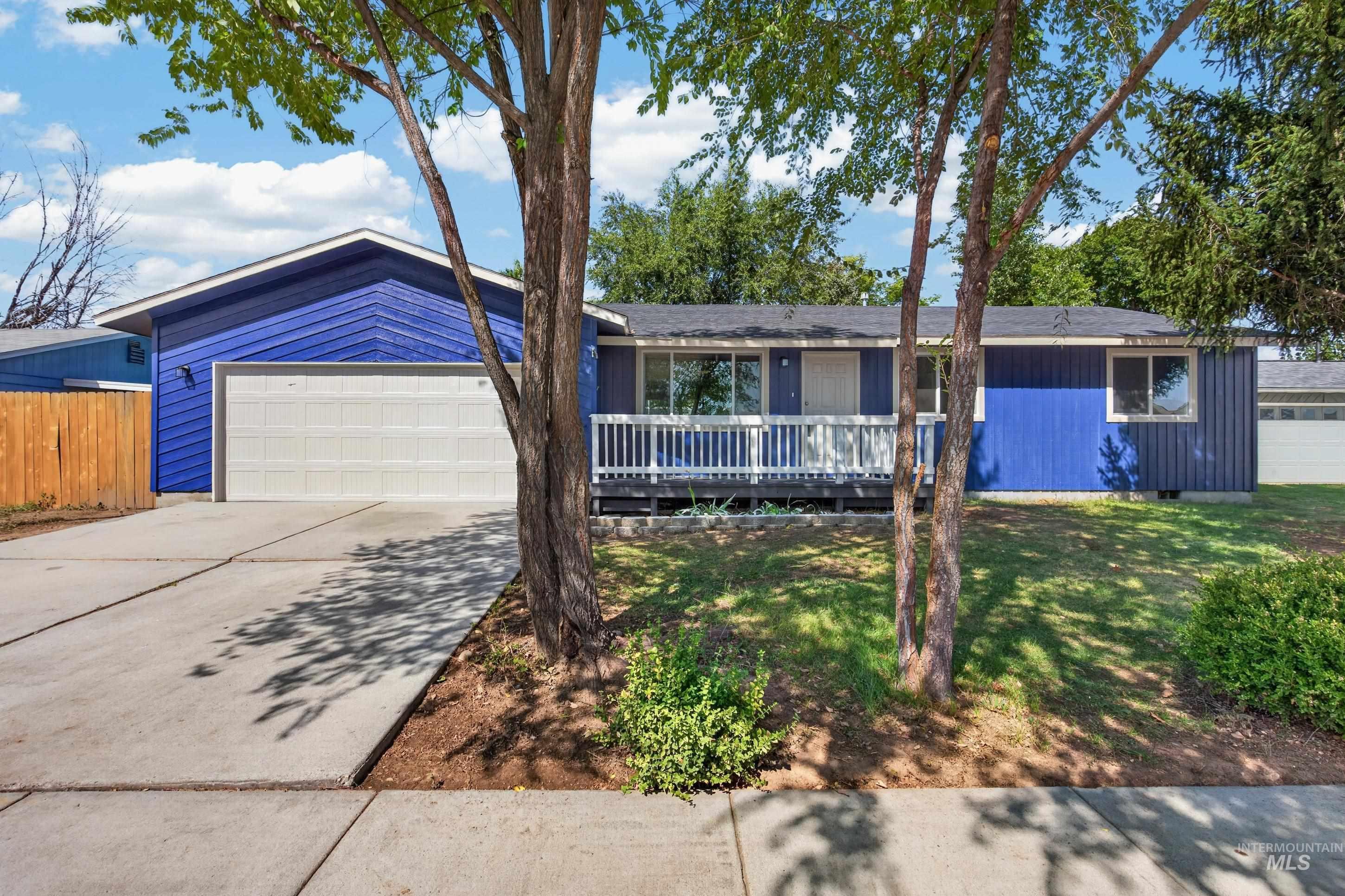 11856 W Race St Property Photo 3