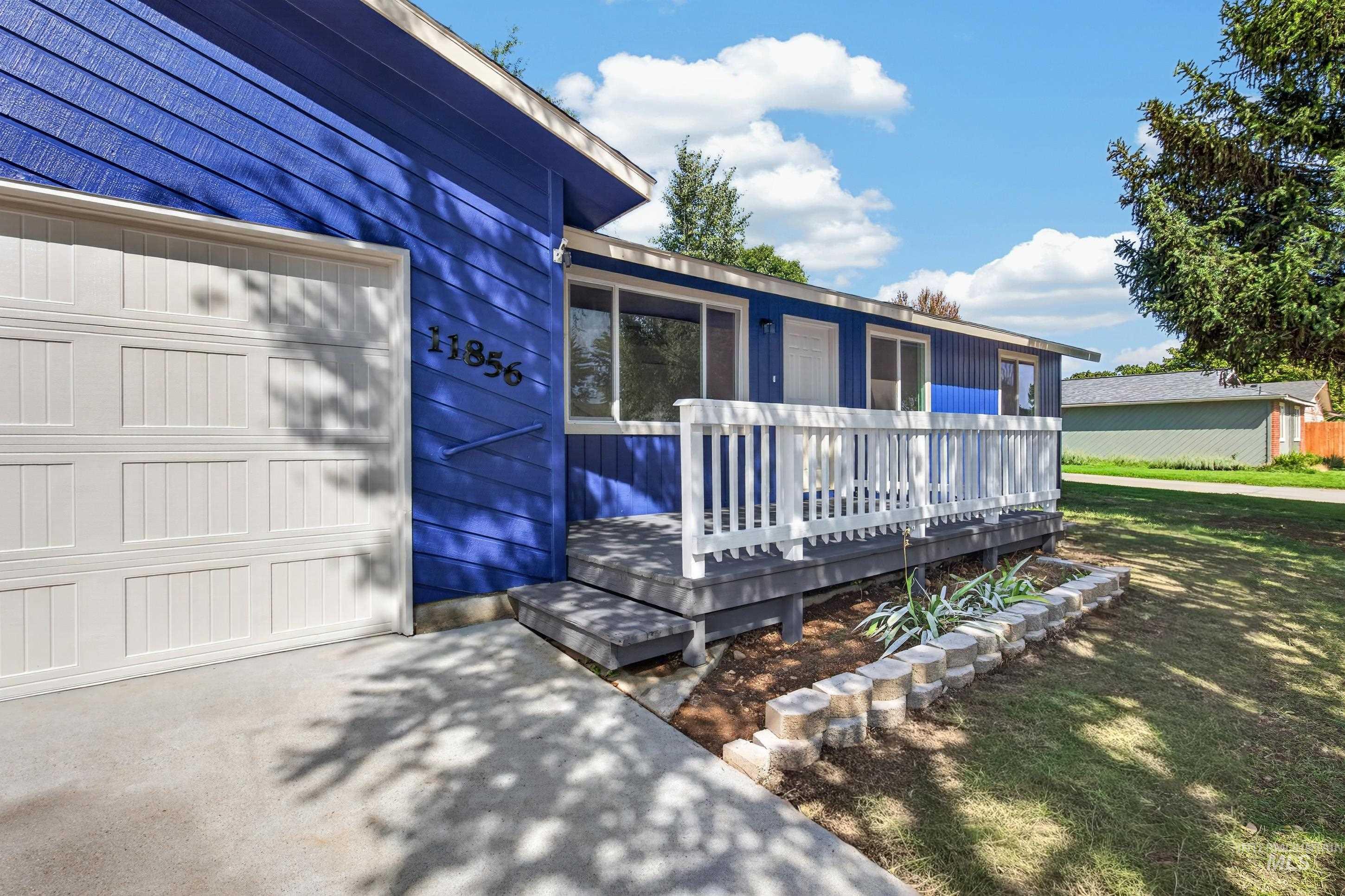 11856 W Race St Property Photo 6