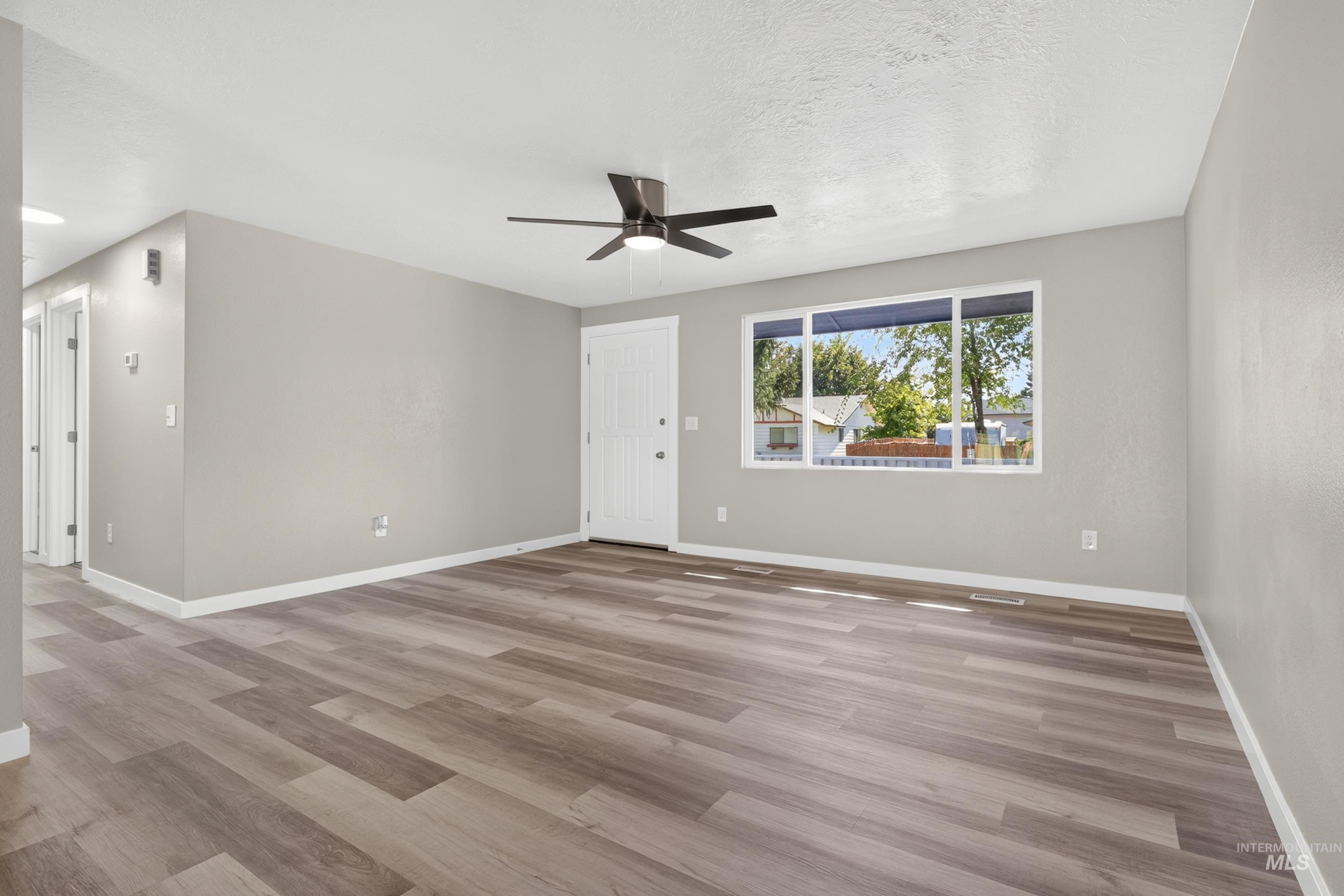 11856 W Race St Property Photo 8