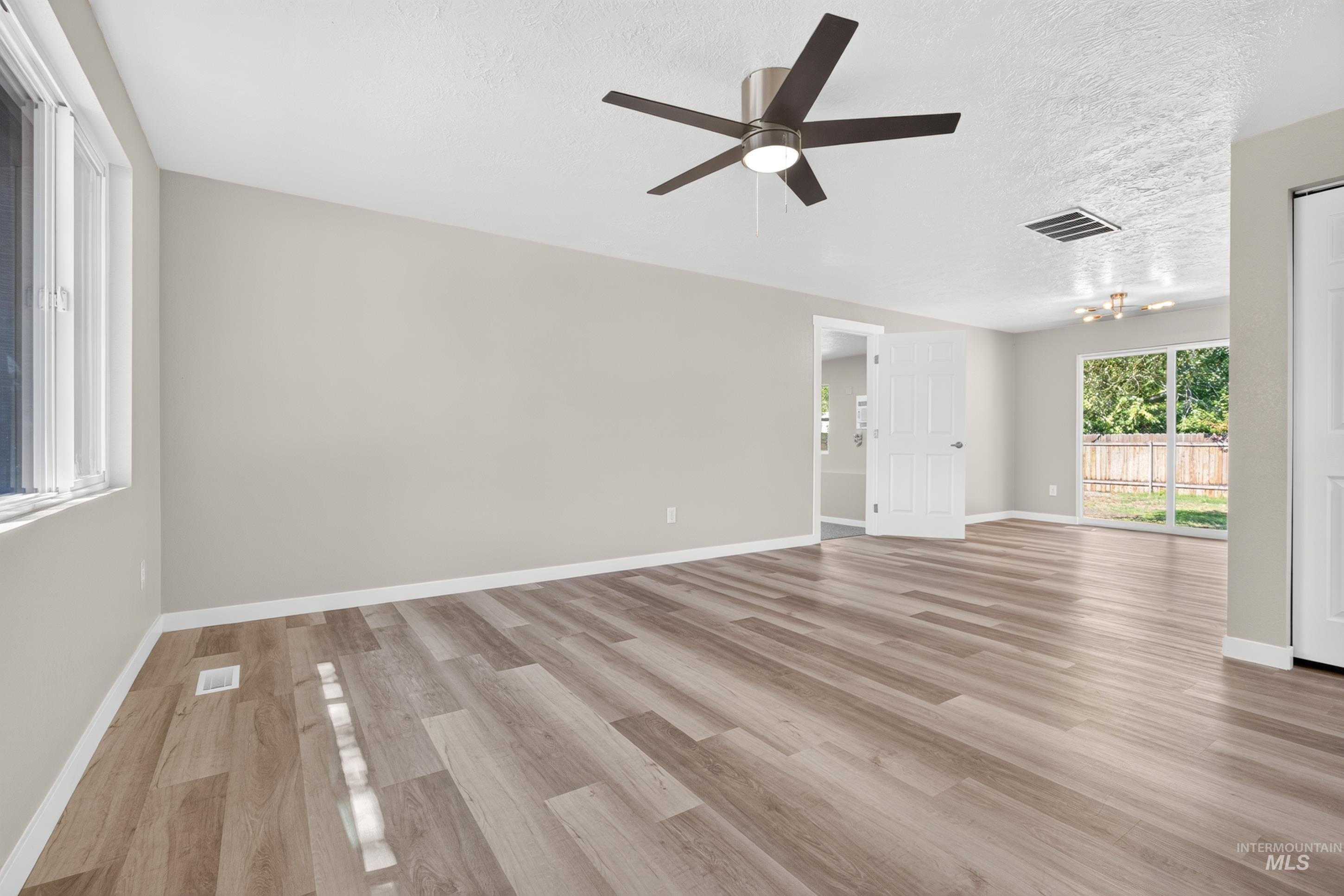 11856 W Race St Property Photo 10
