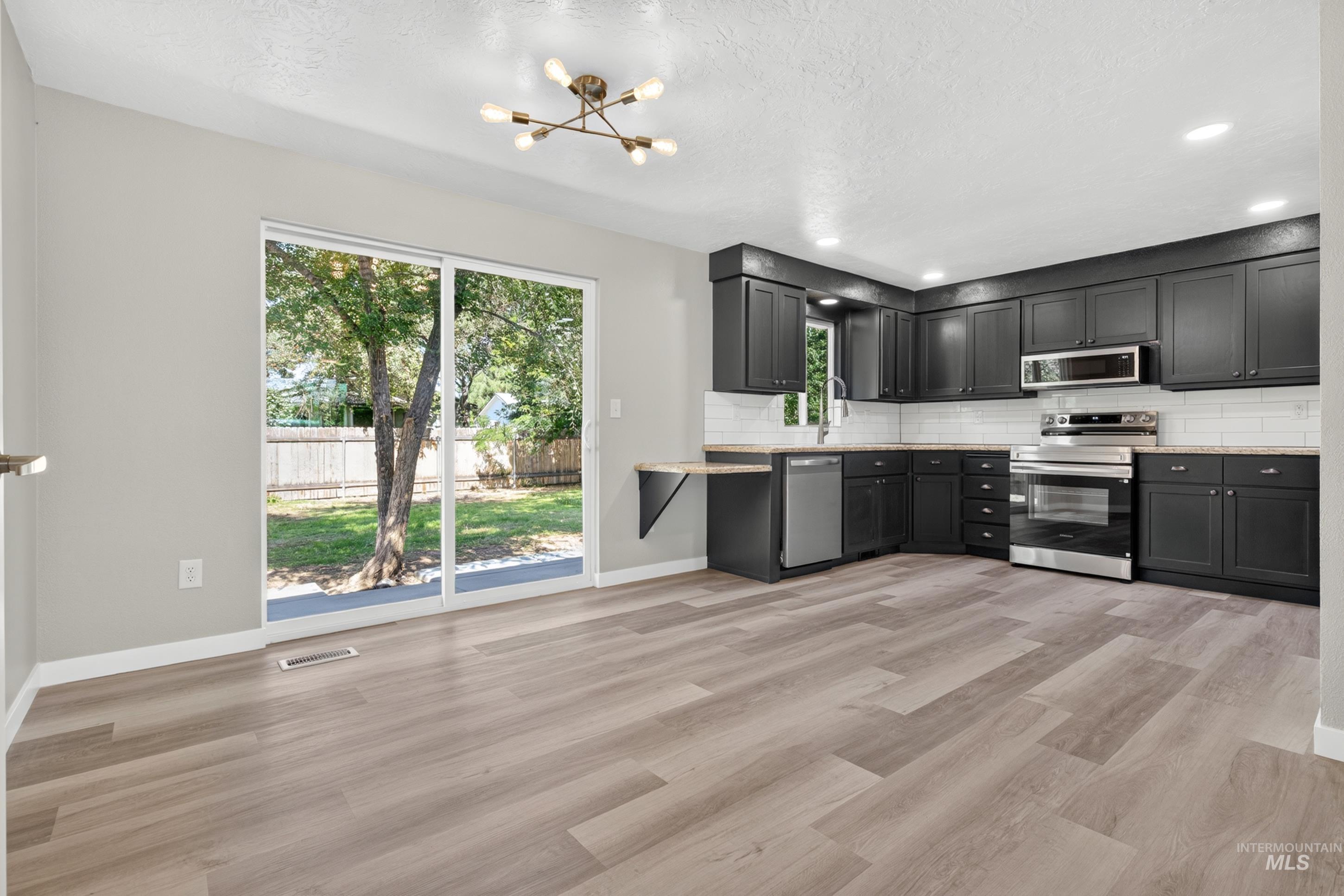 11856 W Race St Property Photo 14