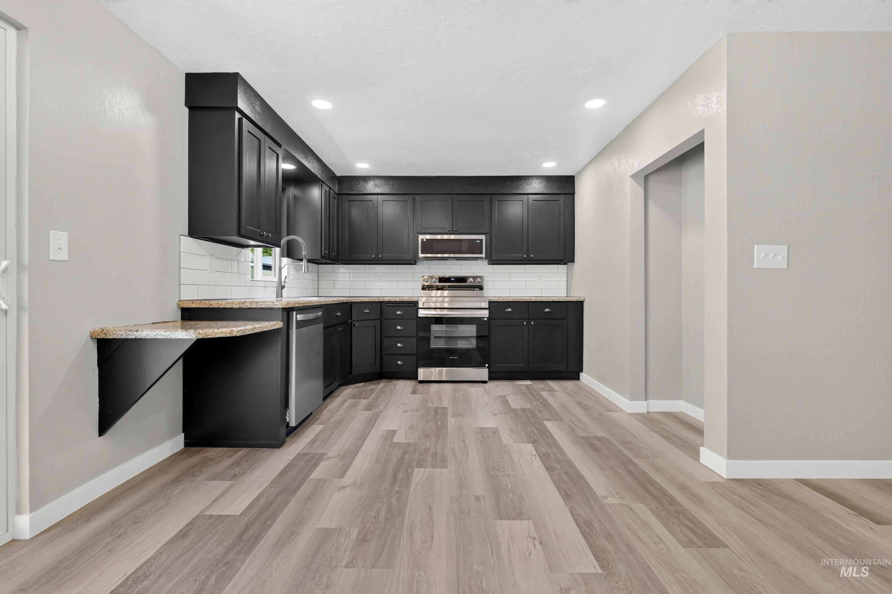 11856 W Race St Property Photo 15