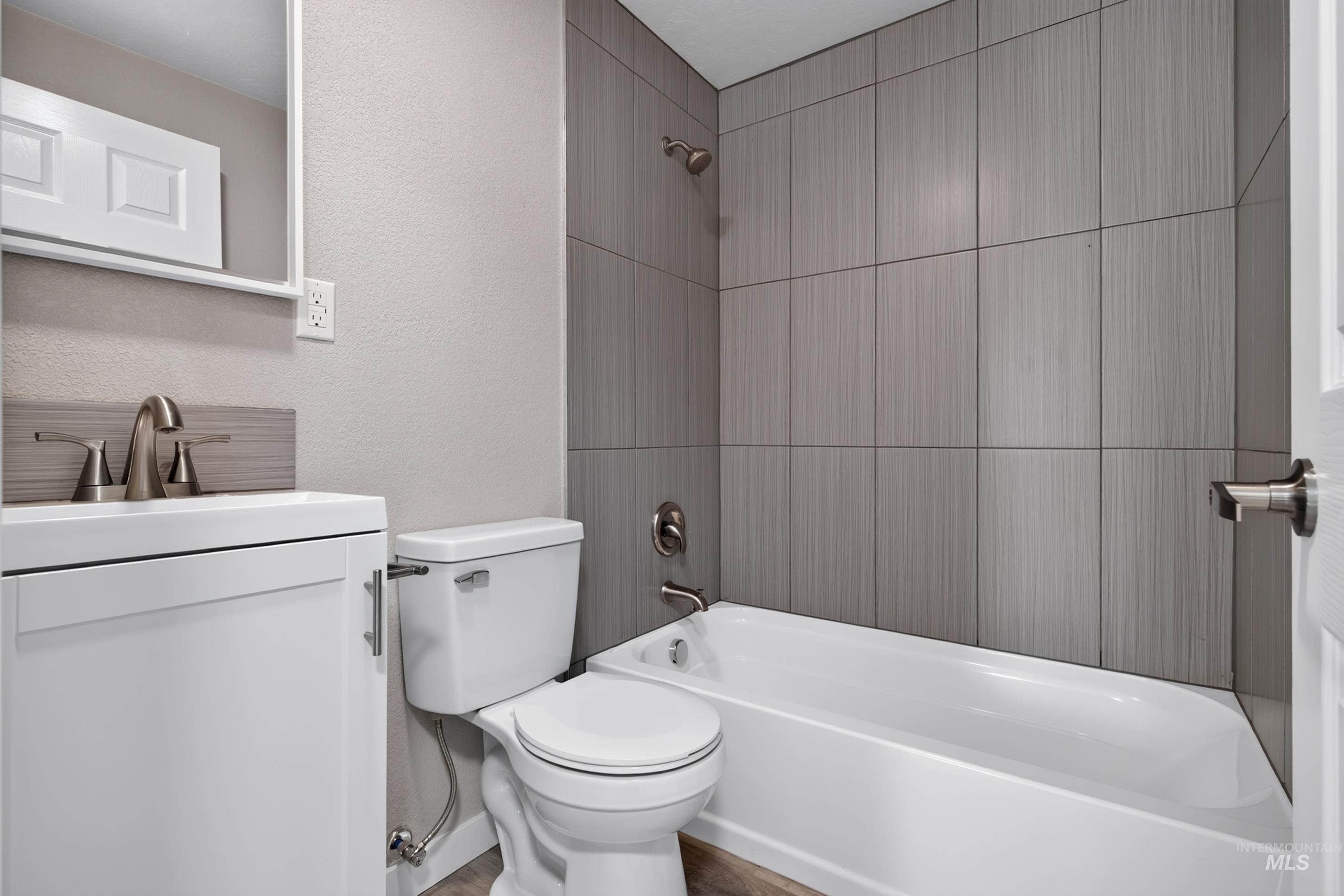 11856 W Race St Property Photo 22