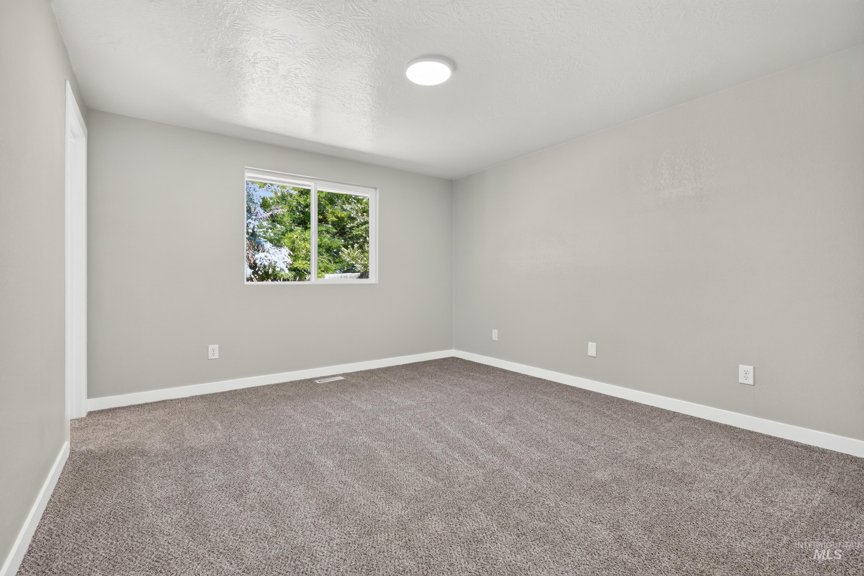 11856 W Race St Property Photo 26