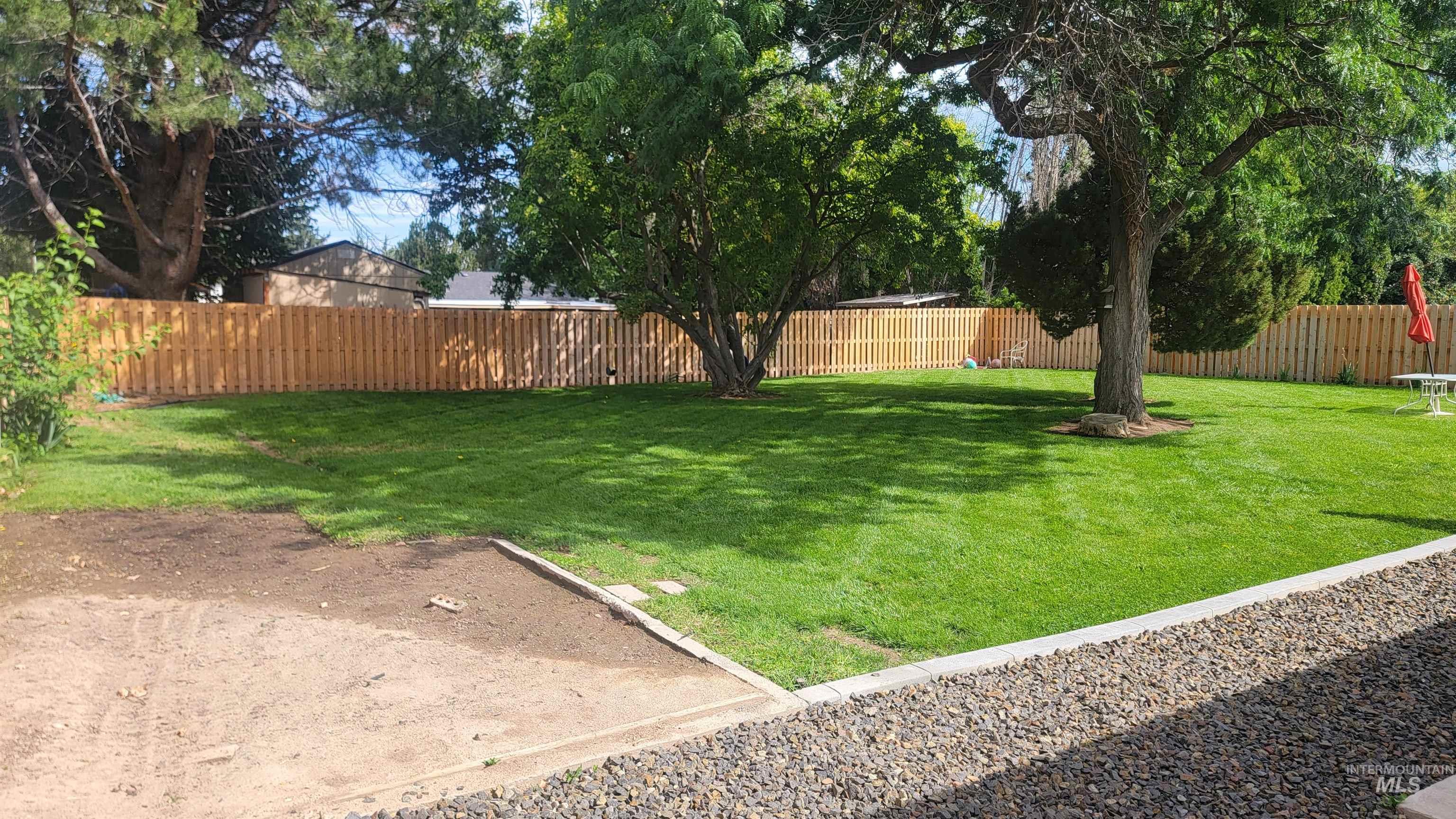 2323 Hillcrest Property Photo 2