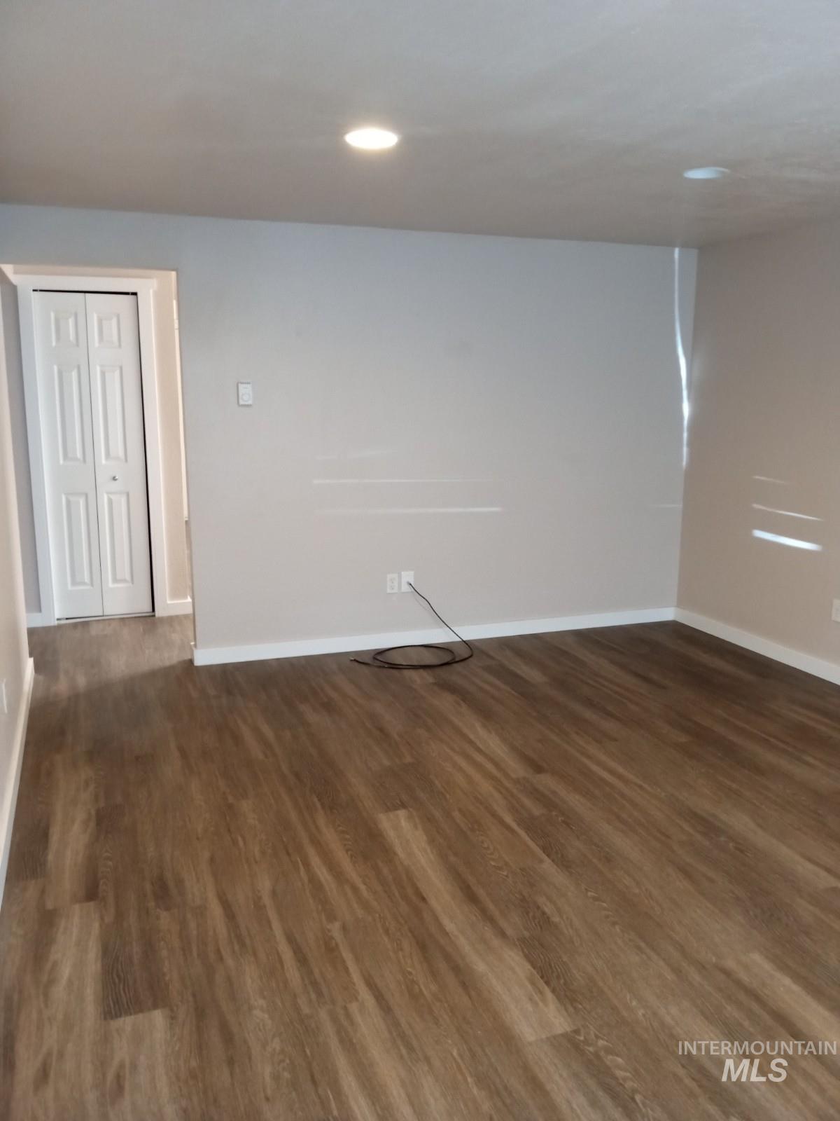 2323 Hillcrest Property Photo 5