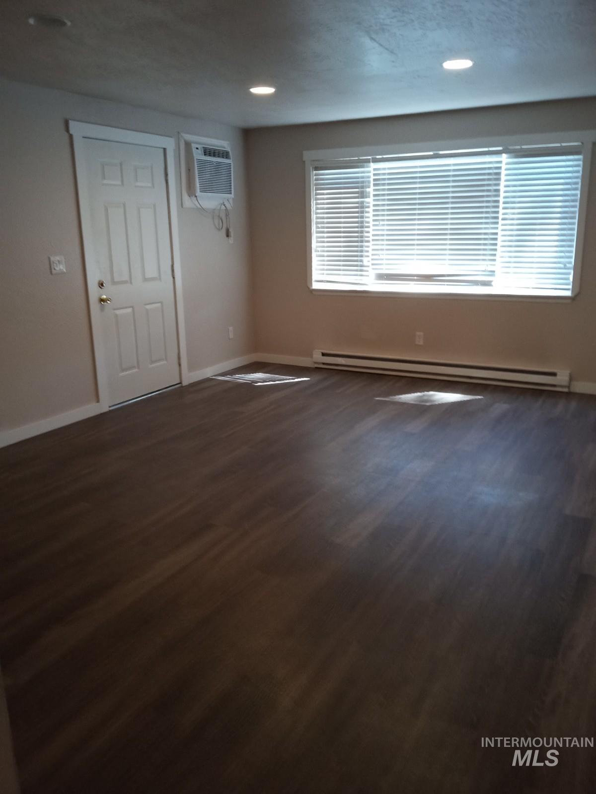 2323 Hillcrest Property Photo 6