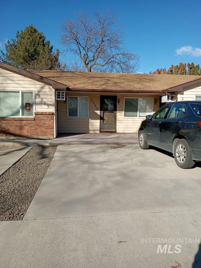 2323 Hillcrest Property Photo 11