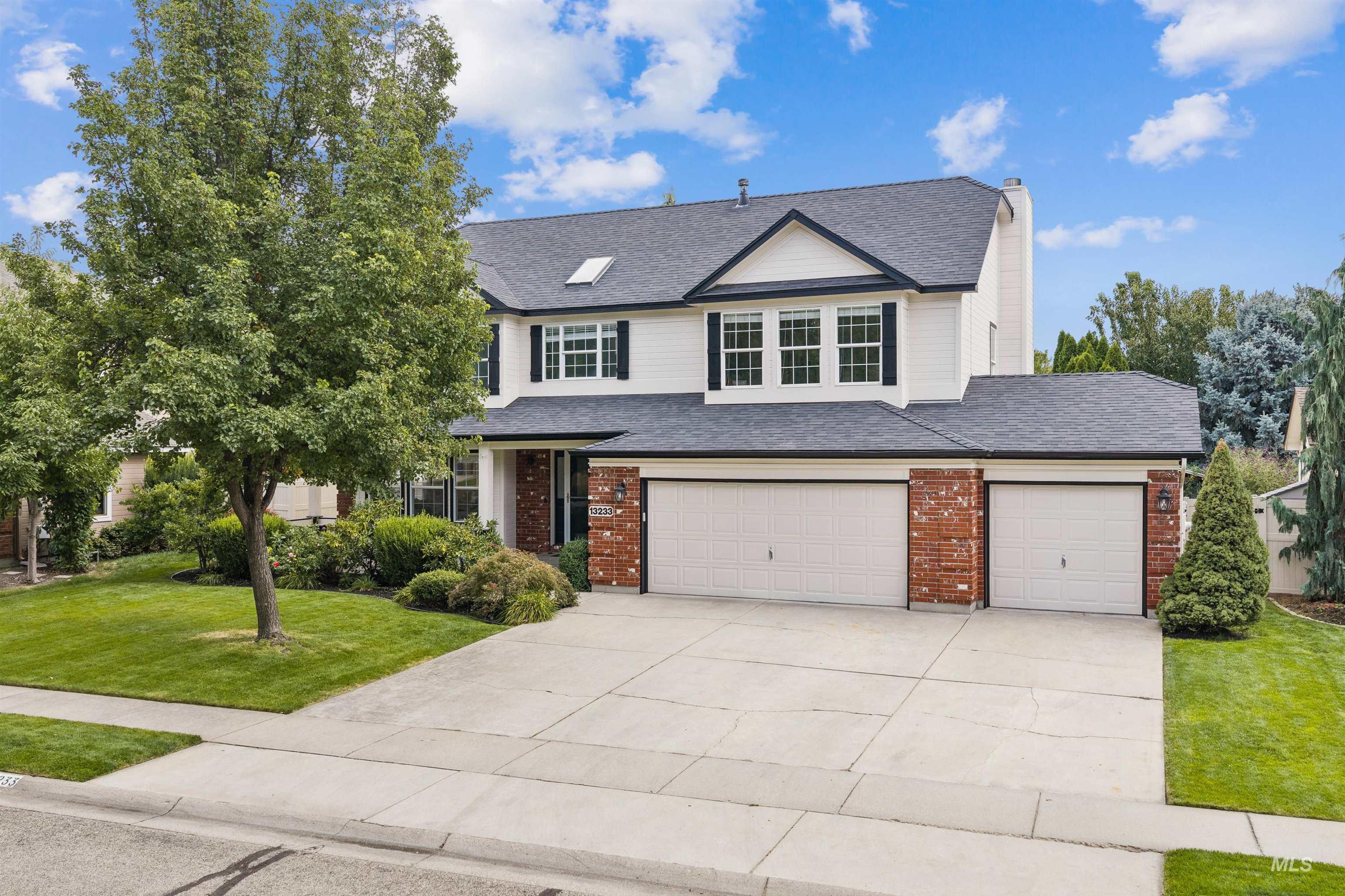 13233 W Buttercup Property Photo 1
