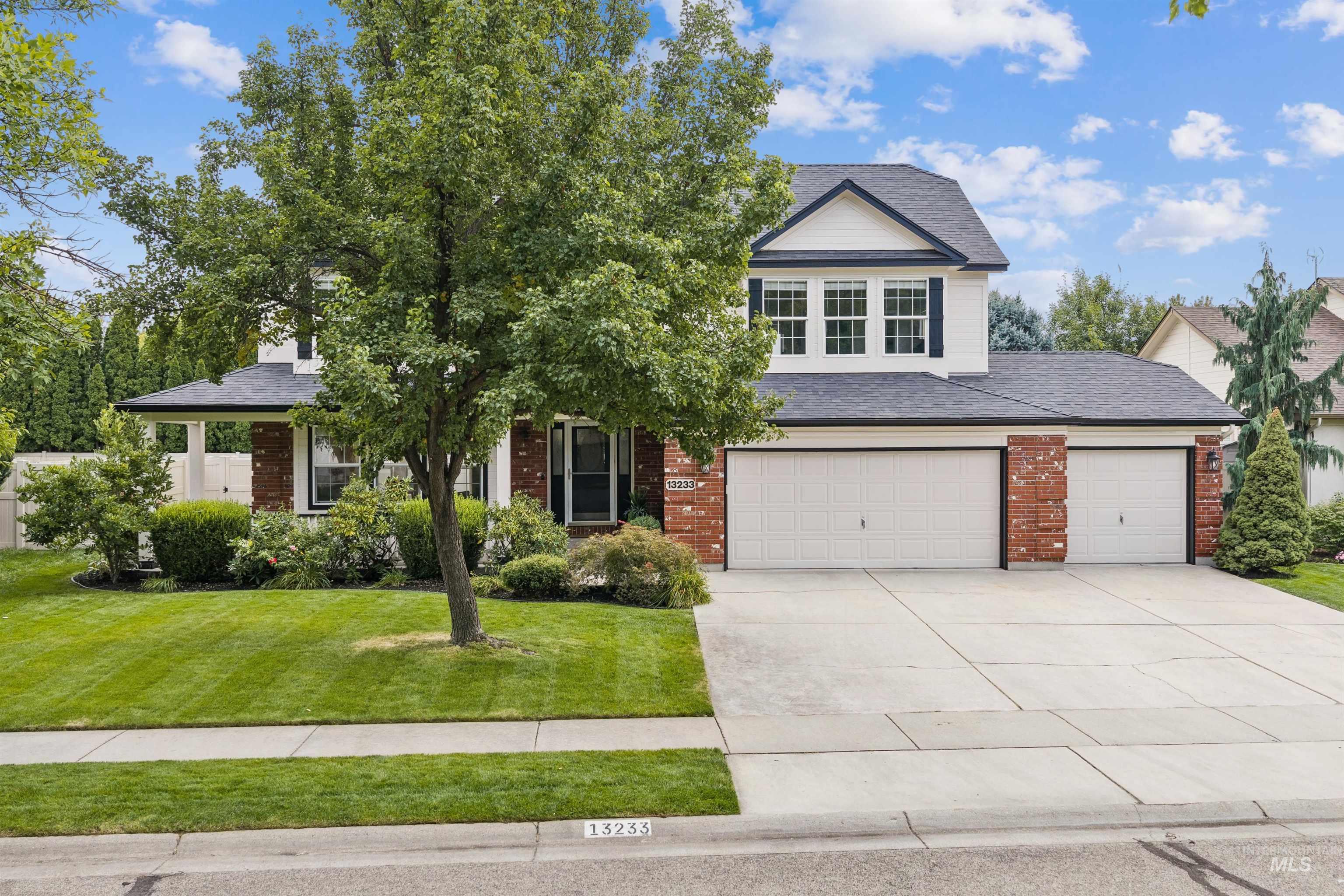 13233 W Buttercup Property Photo 3