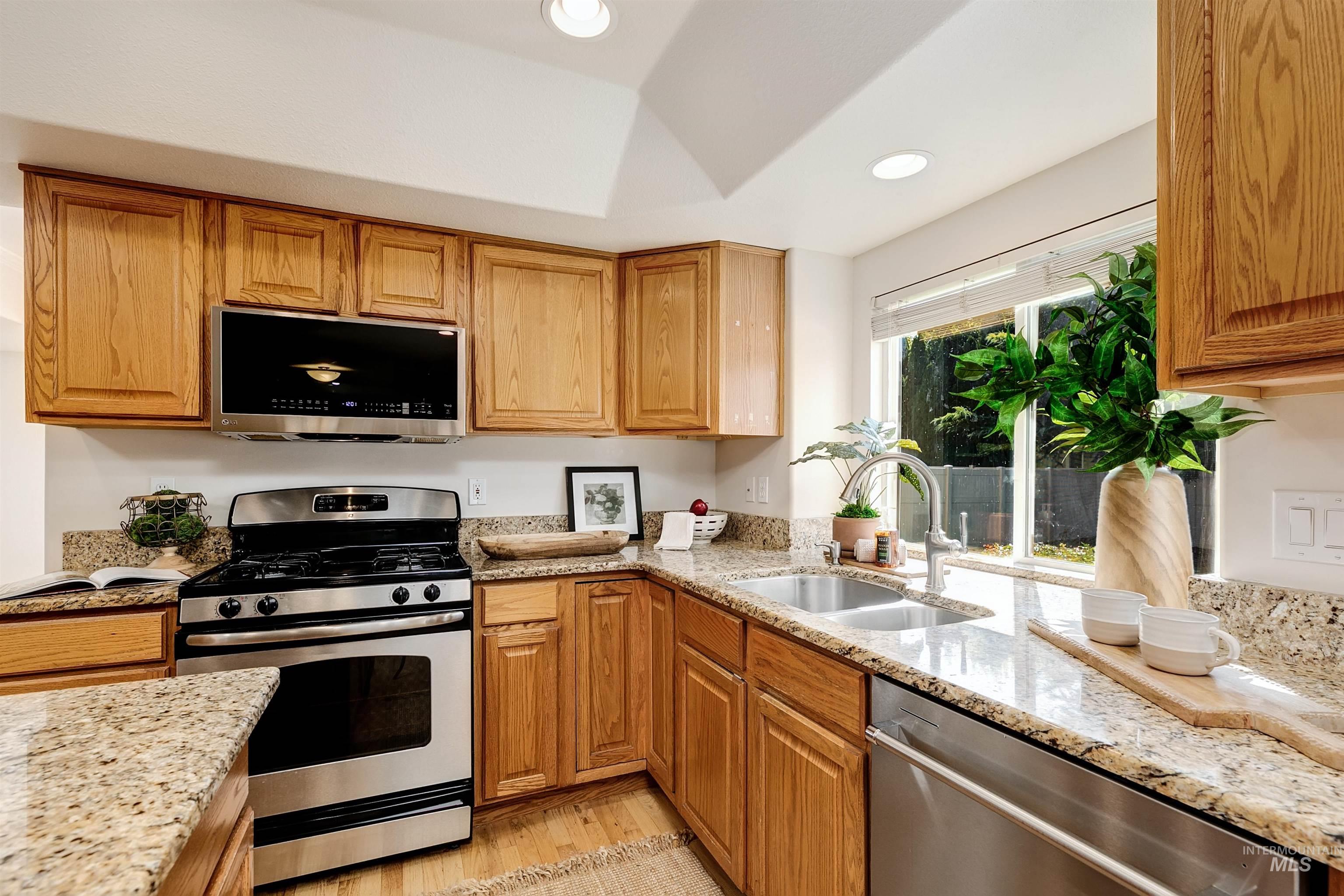 13233 W Buttercup Property Photo 10
