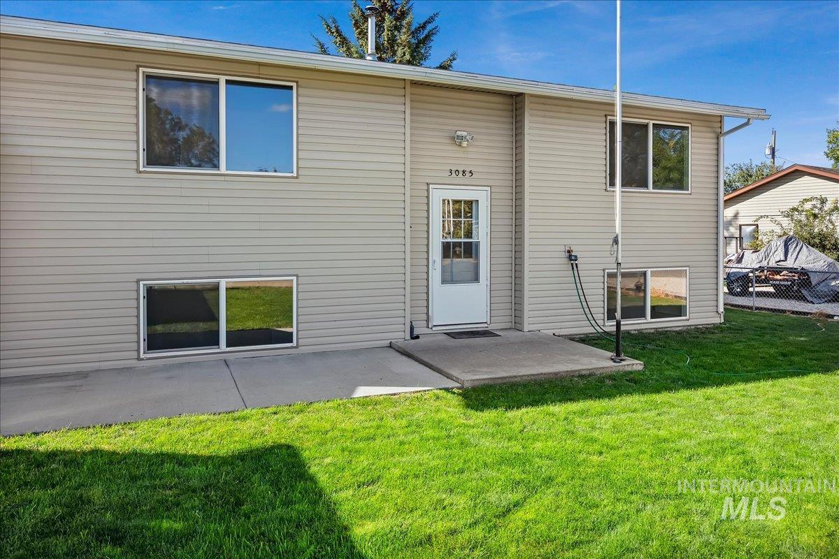 3085 Dickson Ave Property Photo 4