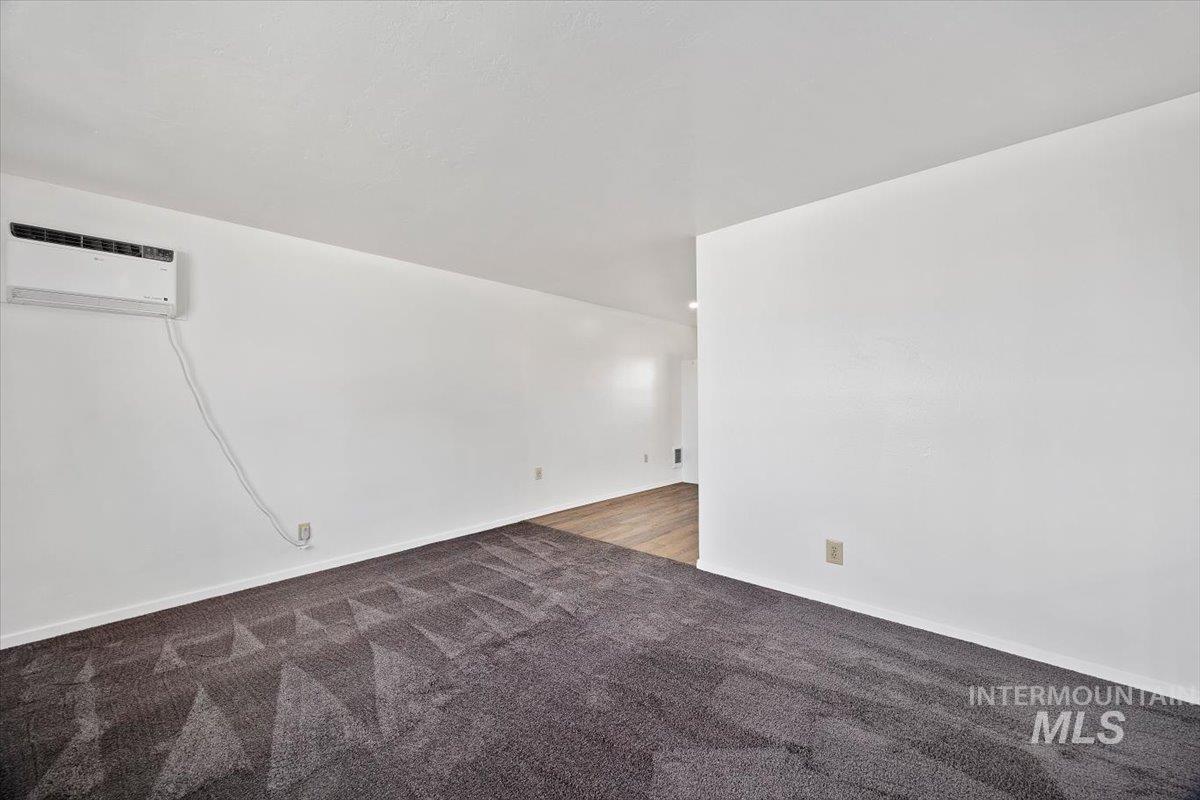 3085 Dickson Ave Property Photo 8
