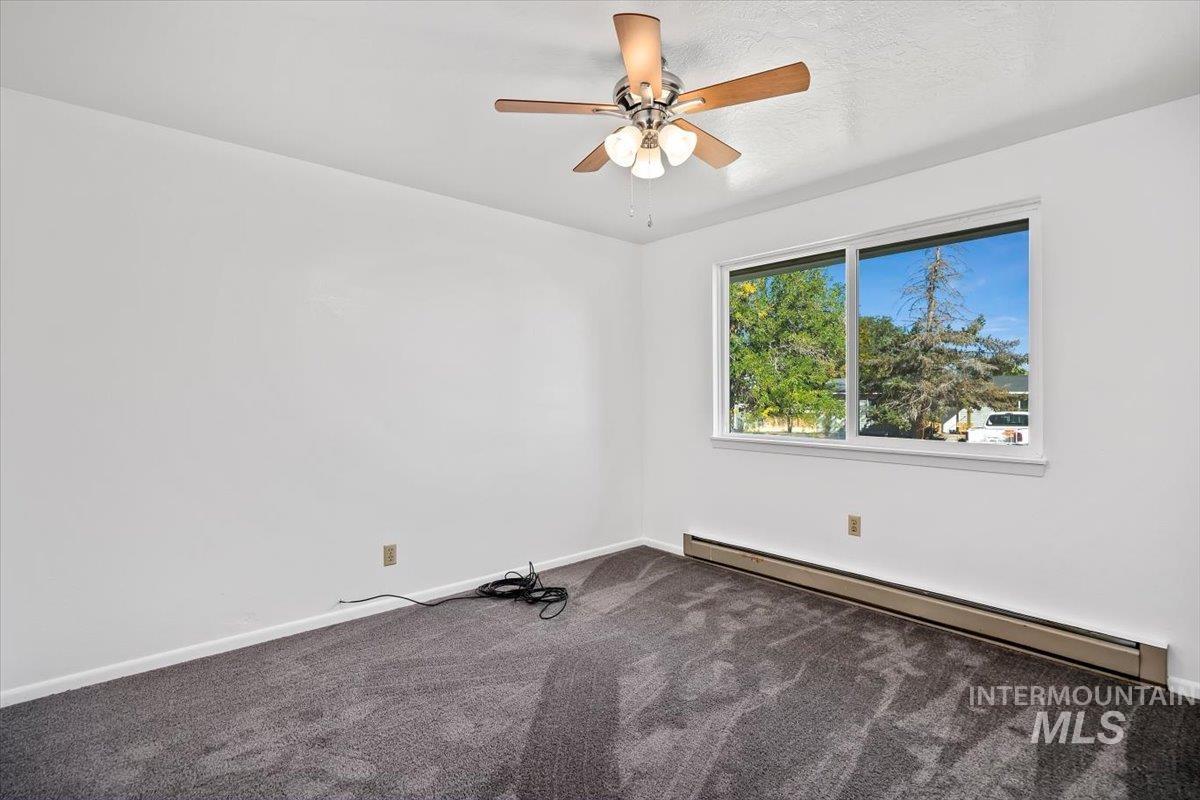 3085 Dickson Ave Property Photo 17