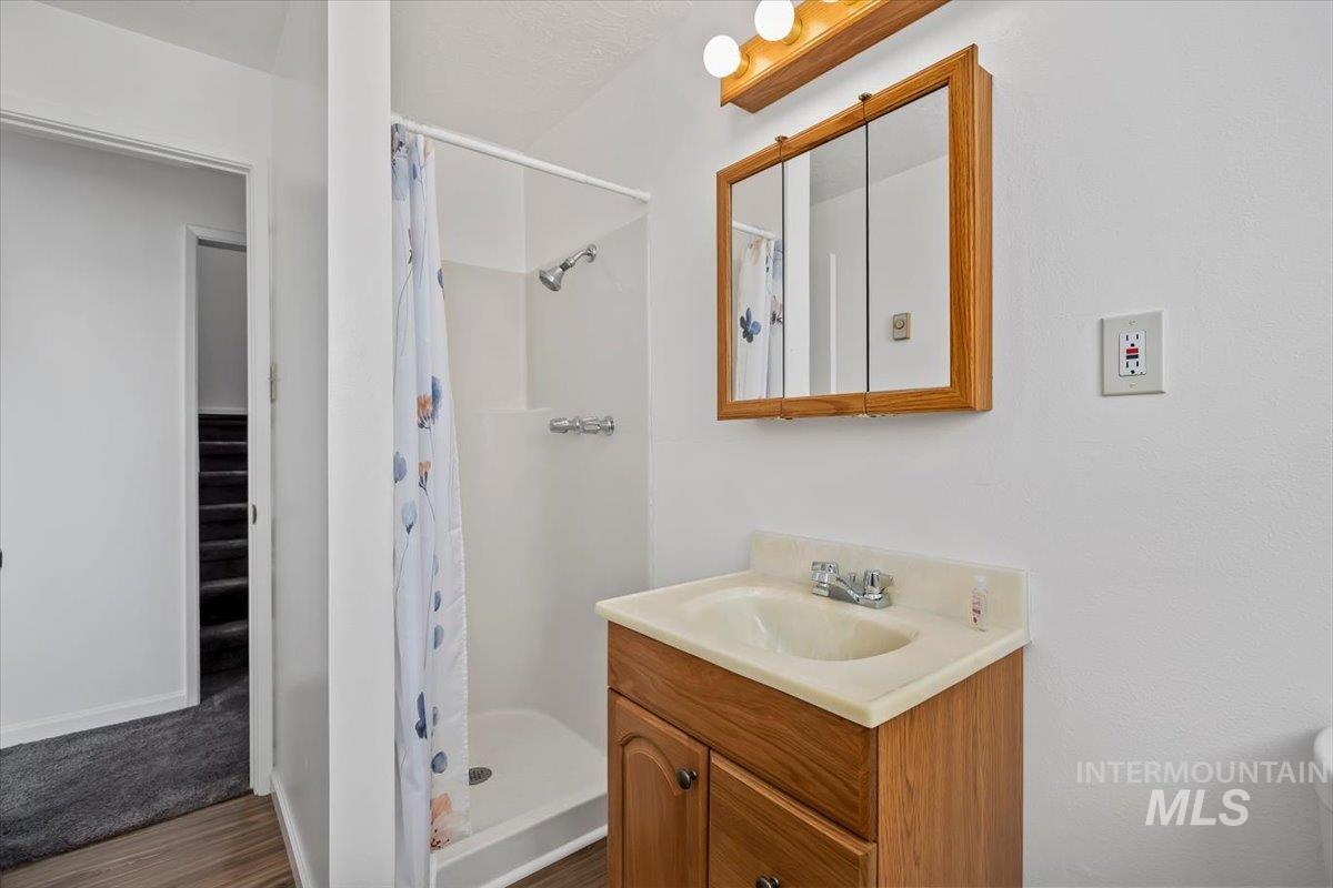 3085 Dickson Ave Property Photo 21