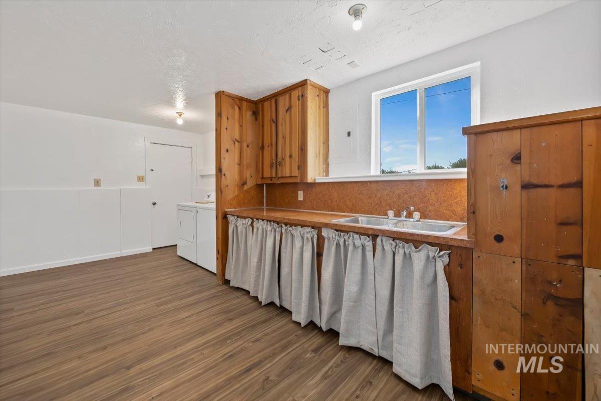 3085 Dickson Ave Property Photo 24