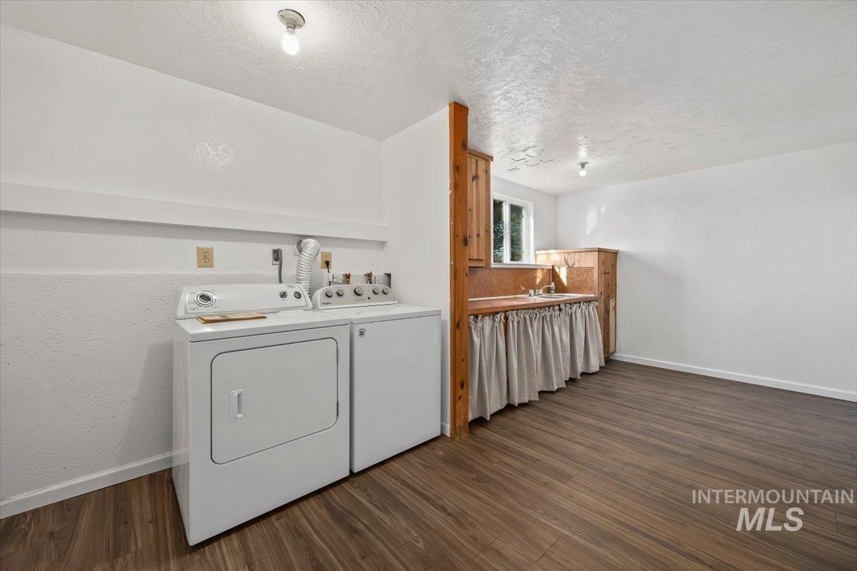 3085 Dickson Ave Property Photo 25