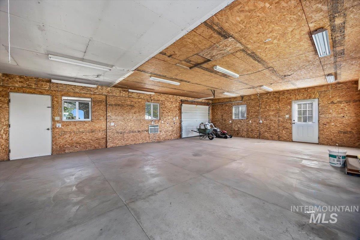 3085 Dickson Ave Property Photo 27