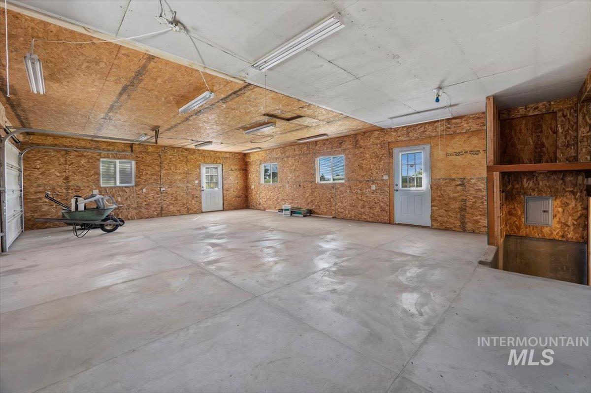 3085 Dickson Ave Property Photo 28