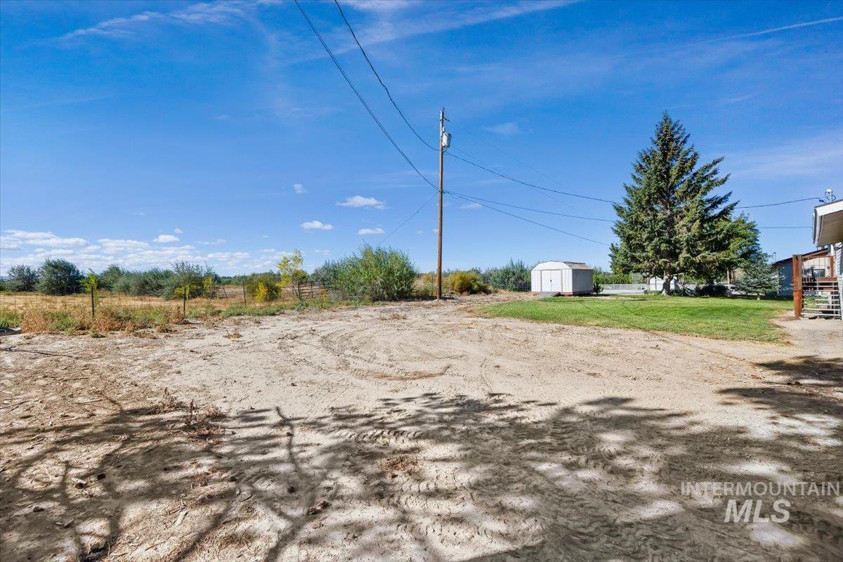 3085 Dickson Ave Property Photo 32