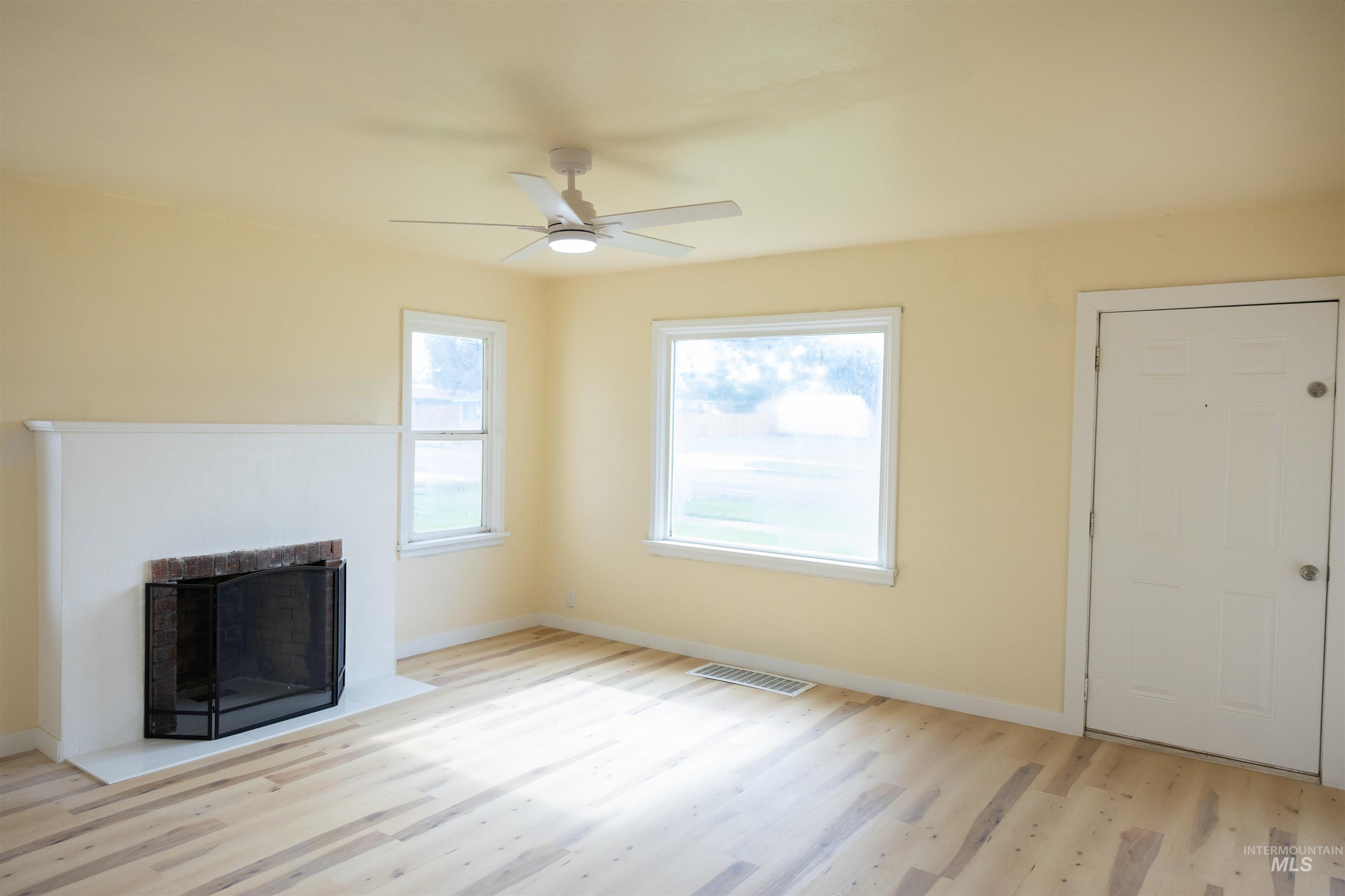 830 Broadway Ave N Property Photo 5